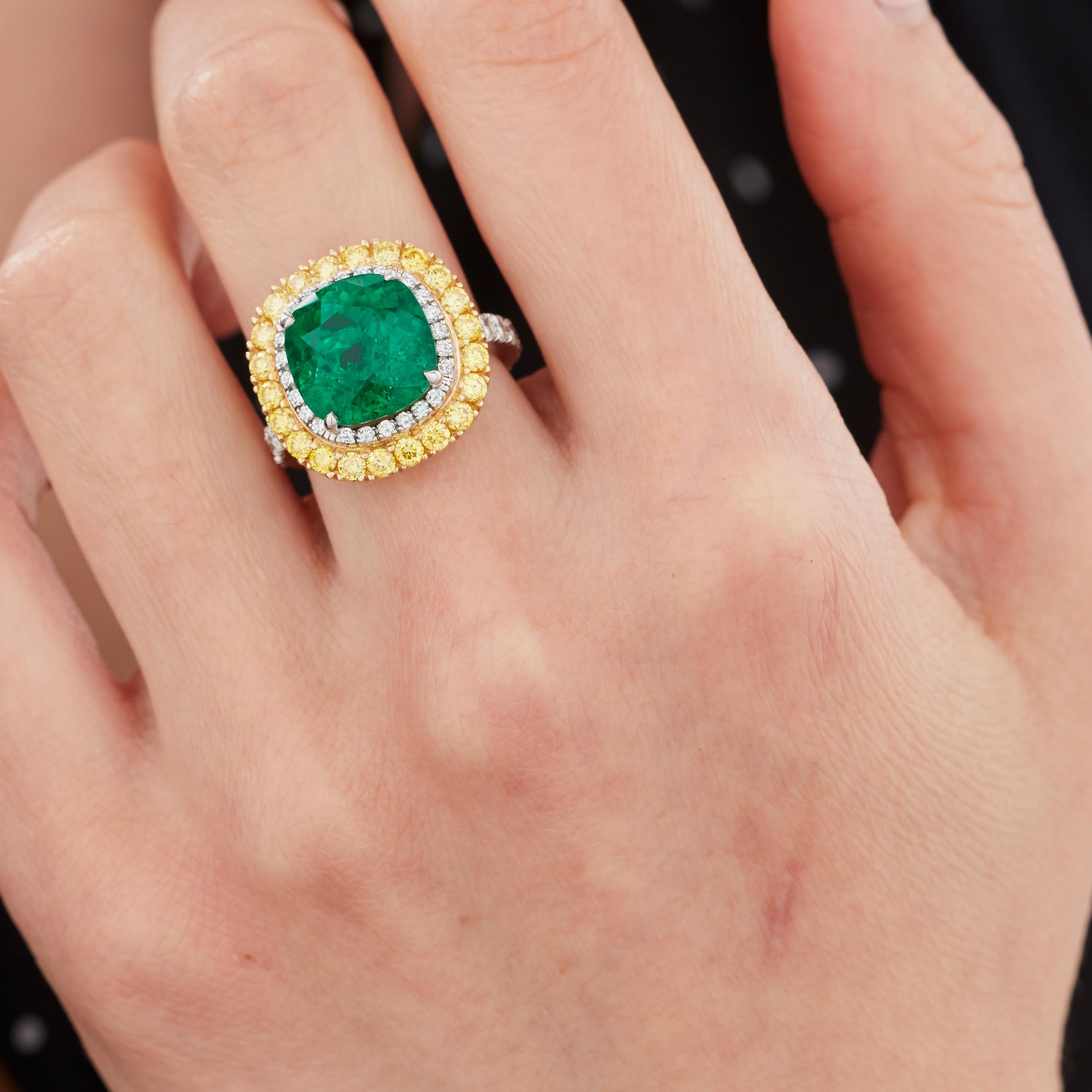 Garrard Iconic Gubelin 6.70ct Colombian Emerald & Yellow Diamond Cocktail Ring In New Condition For Sale In London, London