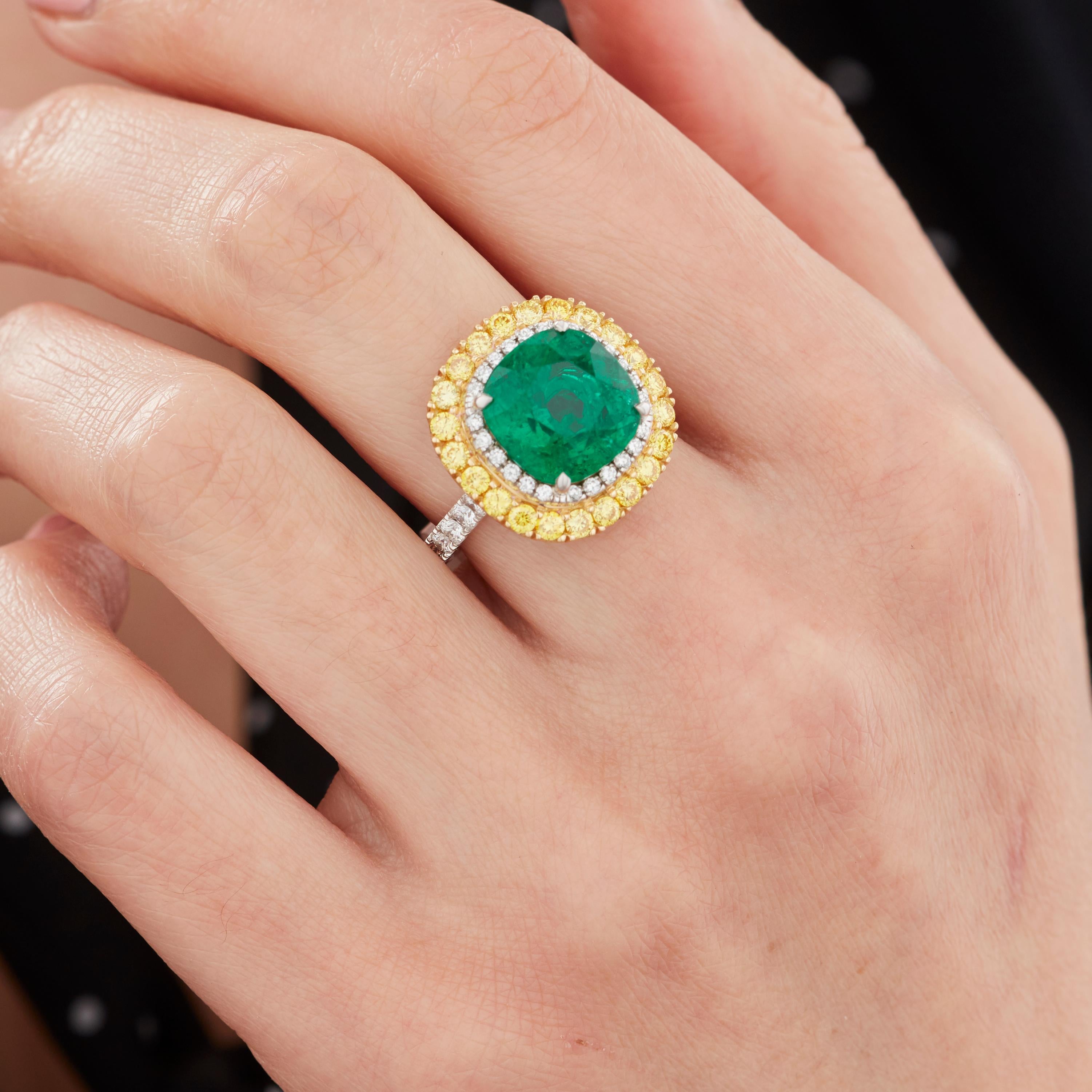 Garrard Iconic Gubelin 6.70ct Colombian Emerald & Yellow Diamond Cocktail Ring For Sale 1