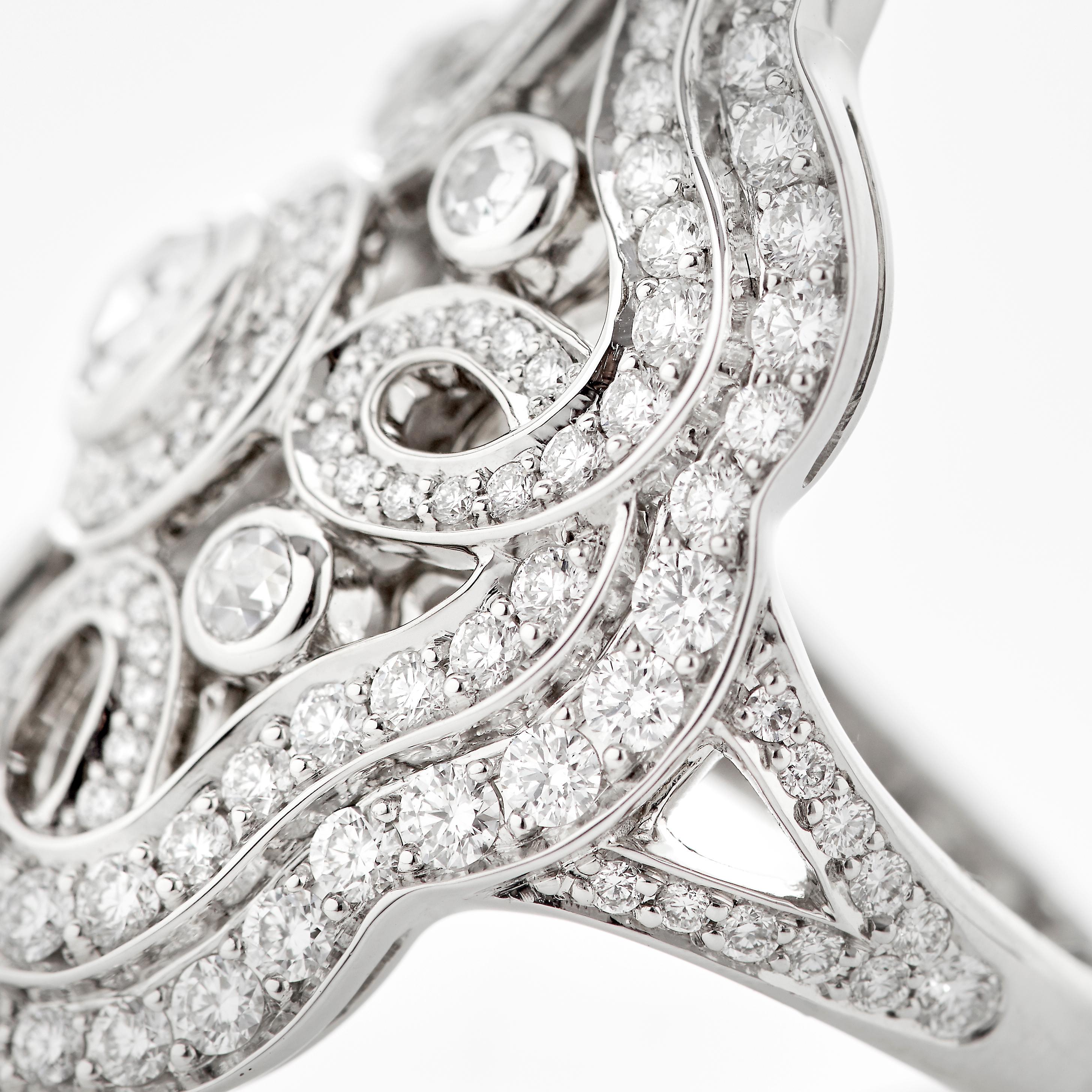 Garrard 'Tudor Rose Bloom' 18 Karat White Gold White Diamond Ring In New Condition In London, London
