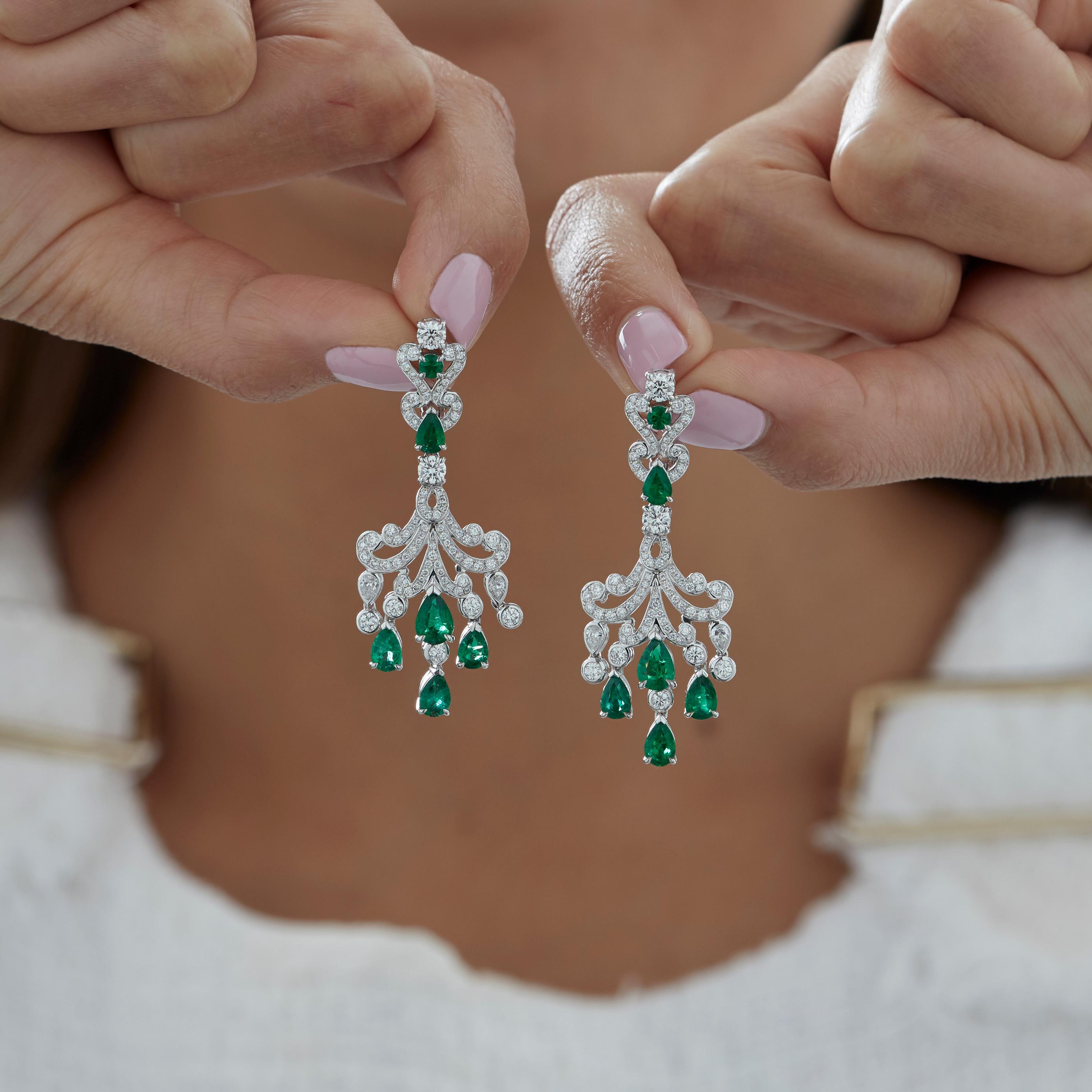 Modern Garrard 'Waterlily' 18 Karat White Gold White Diamond Emerald Drop Earrings For Sale