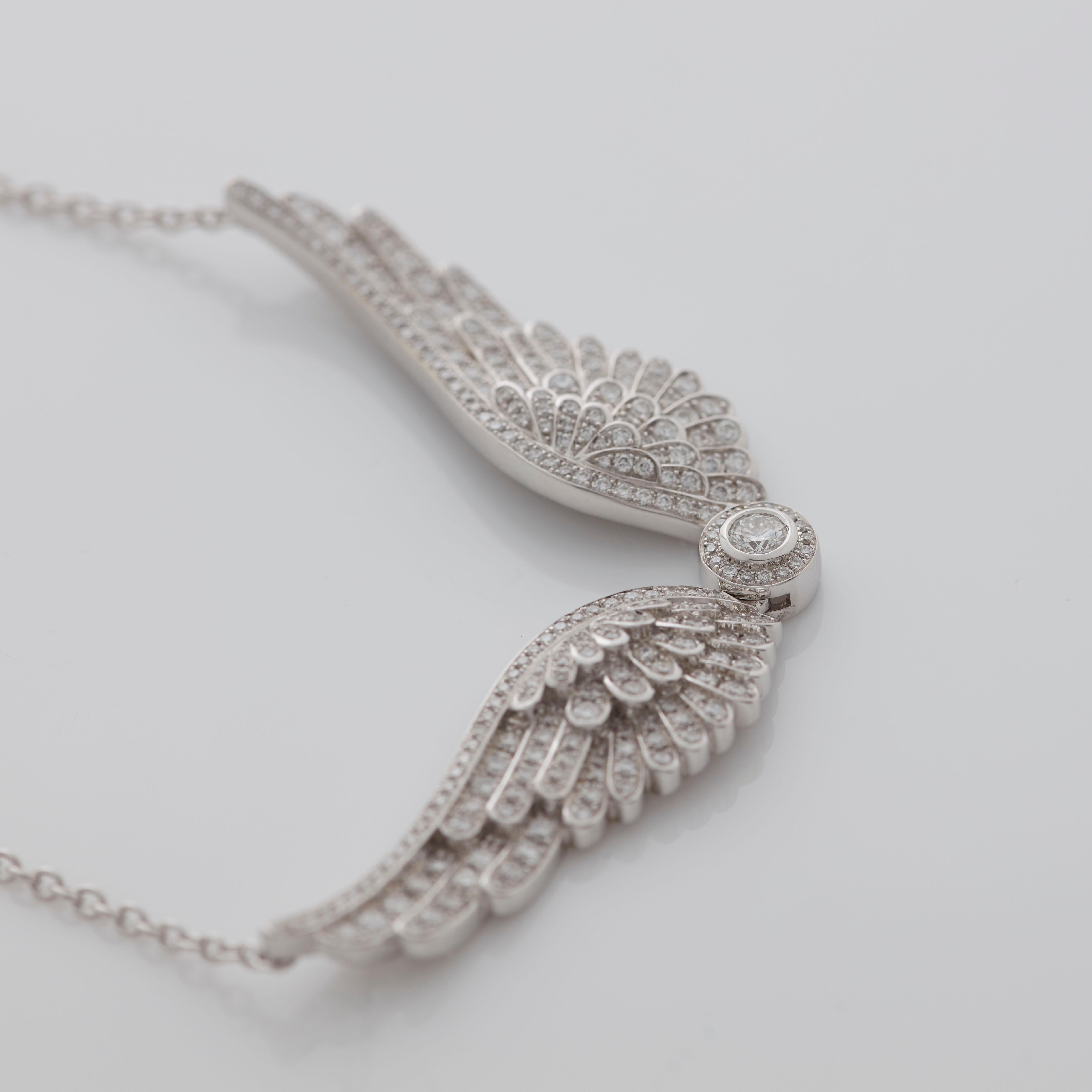 Modern Garrard 'Wings Classic' 1.85cts White Diamond Necklace For Sale