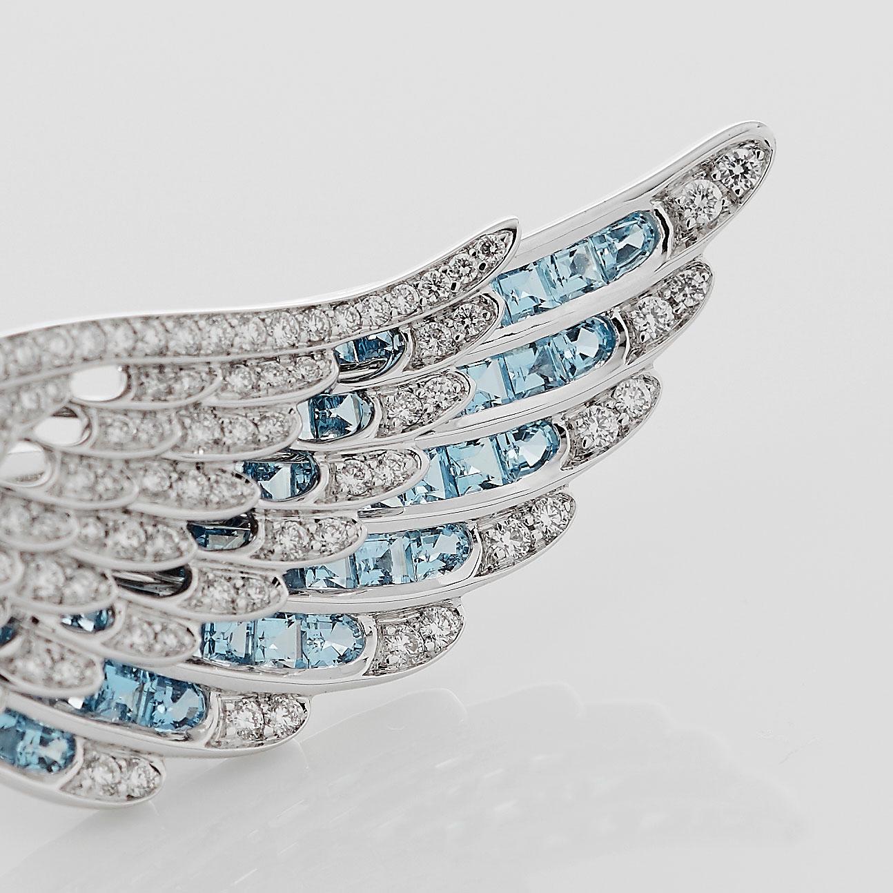 Garrard 'Wings Embrace' 18 Karat White Gold White Diamond Aquamarine Ring For Sale 2
