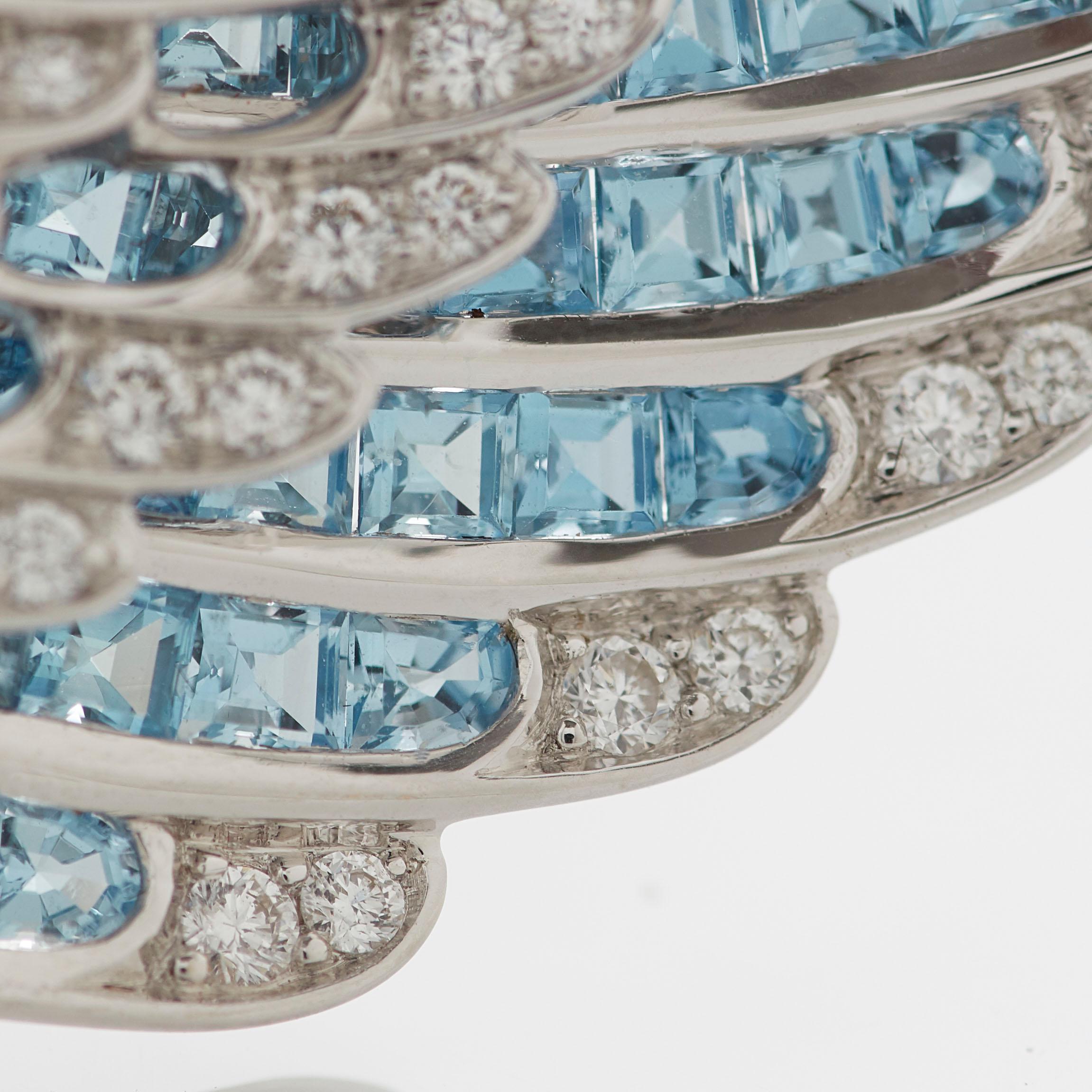 Garrard 'Wings Embrace' 18 Karat White Gold White Diamond Aquamarine Ring In New Condition For Sale In London, London