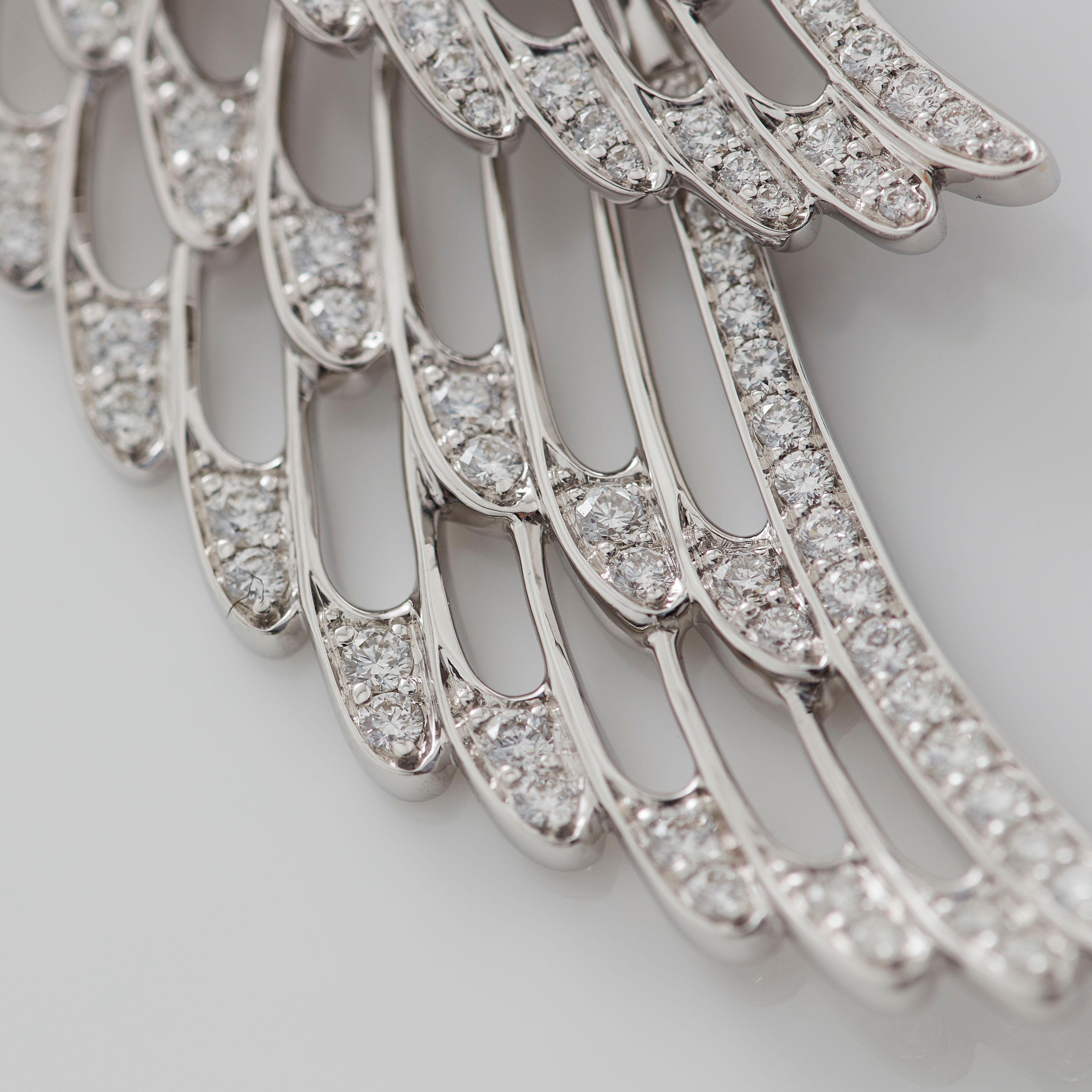 Garrard 'Wings Embrace' 18 Karat White Gold White Diamond Double Pendant In New Condition For Sale In London, London