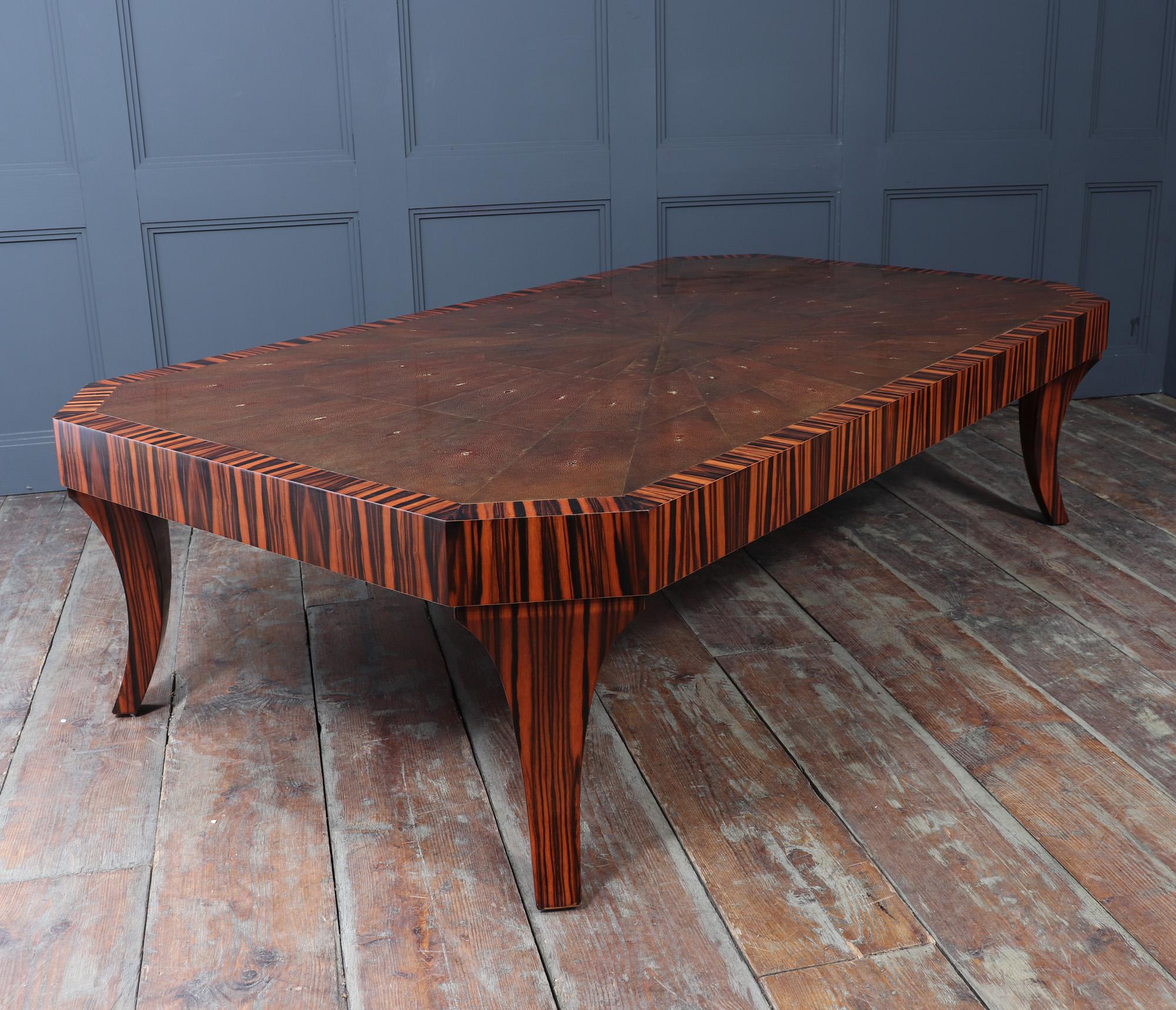 Table basse Garrison Rousseau en macassar et galuchat en vente 5