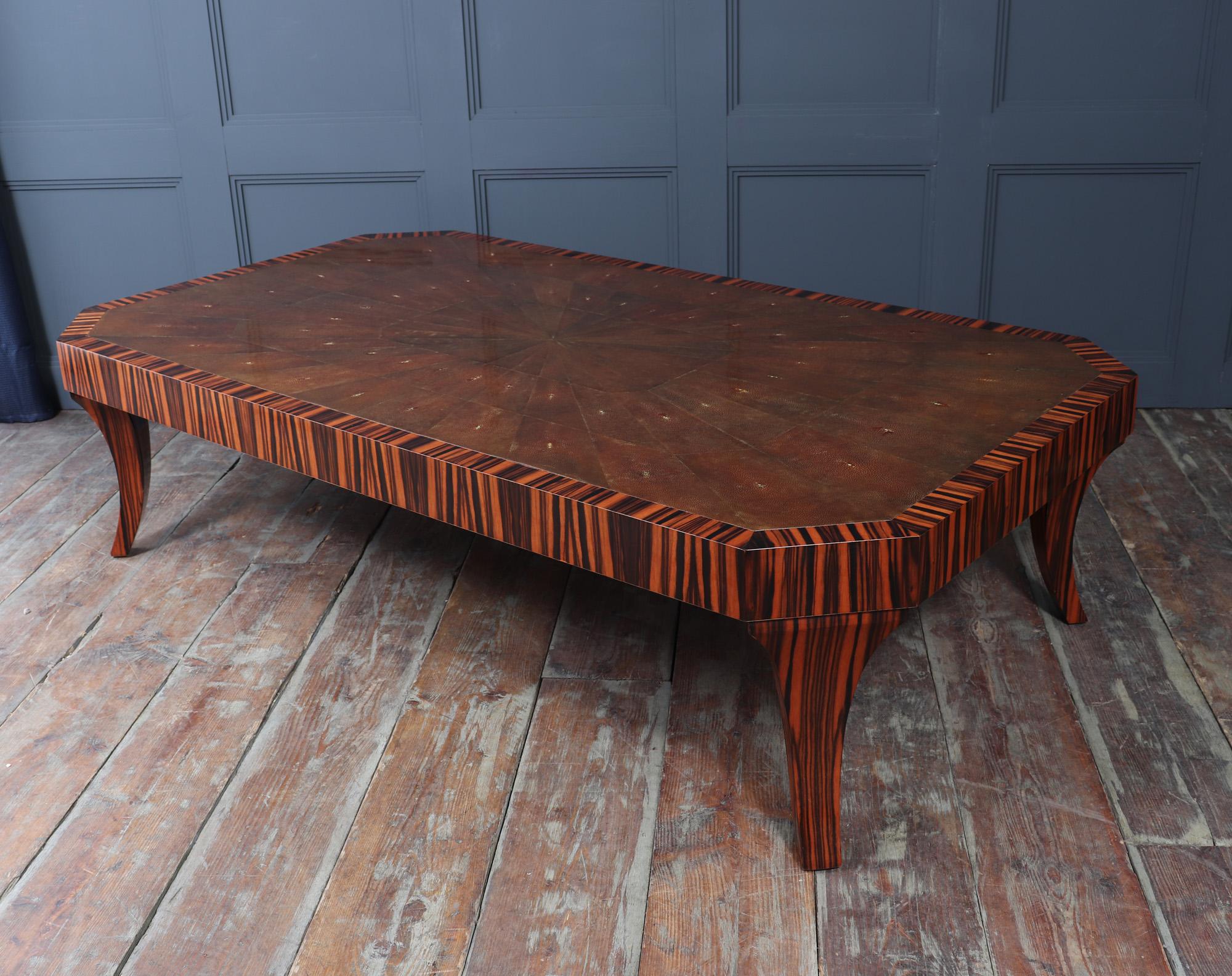 Table basse Garrison Rousseau en macassar et galuchat en vente 6