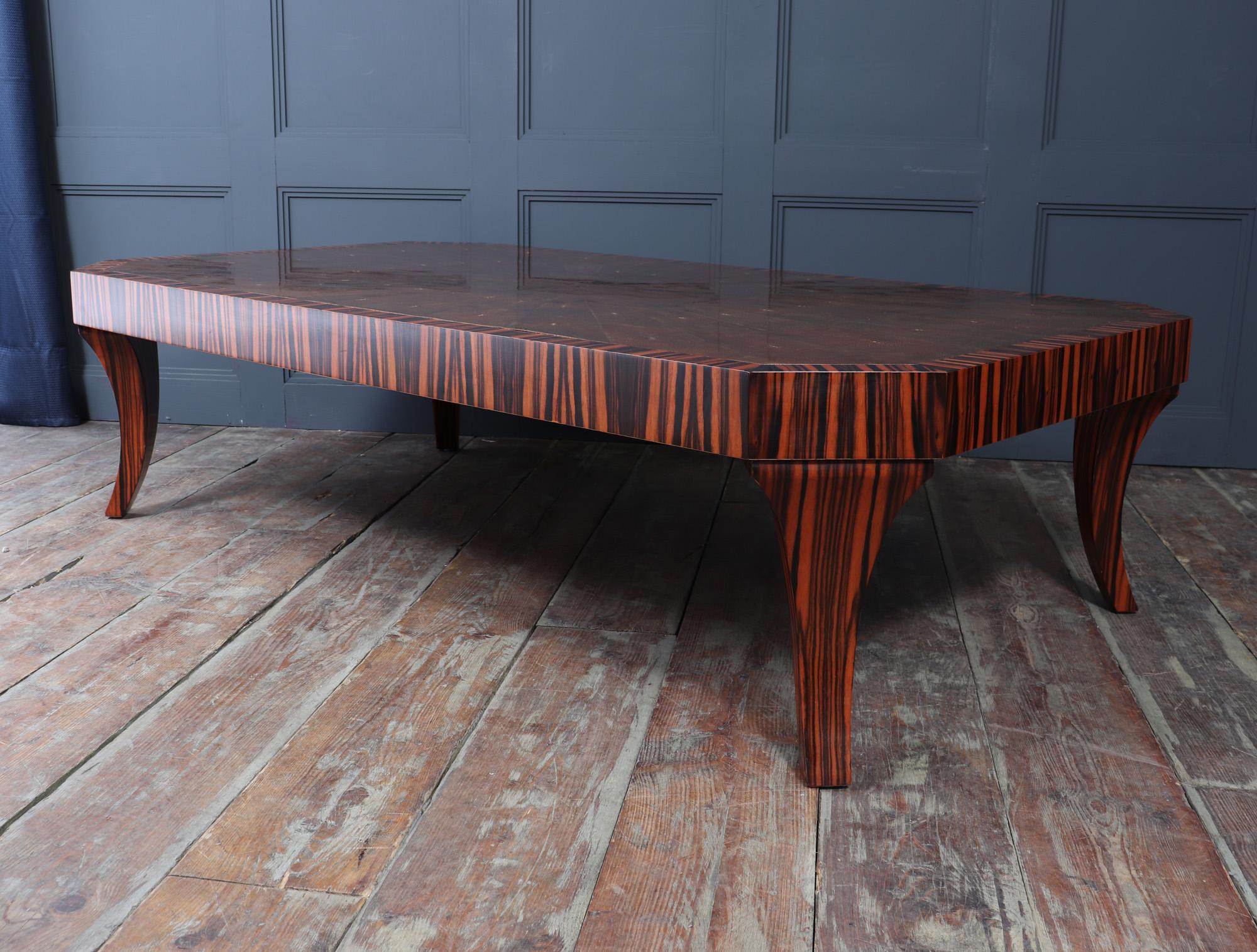 Table basse Garrison Rousseau en macassar et galuchat en vente 7