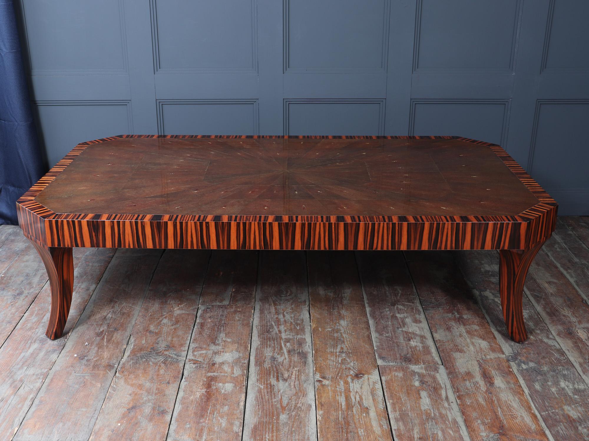 Table basse Garrison Rousseau en macassar et galuchat en vente 8