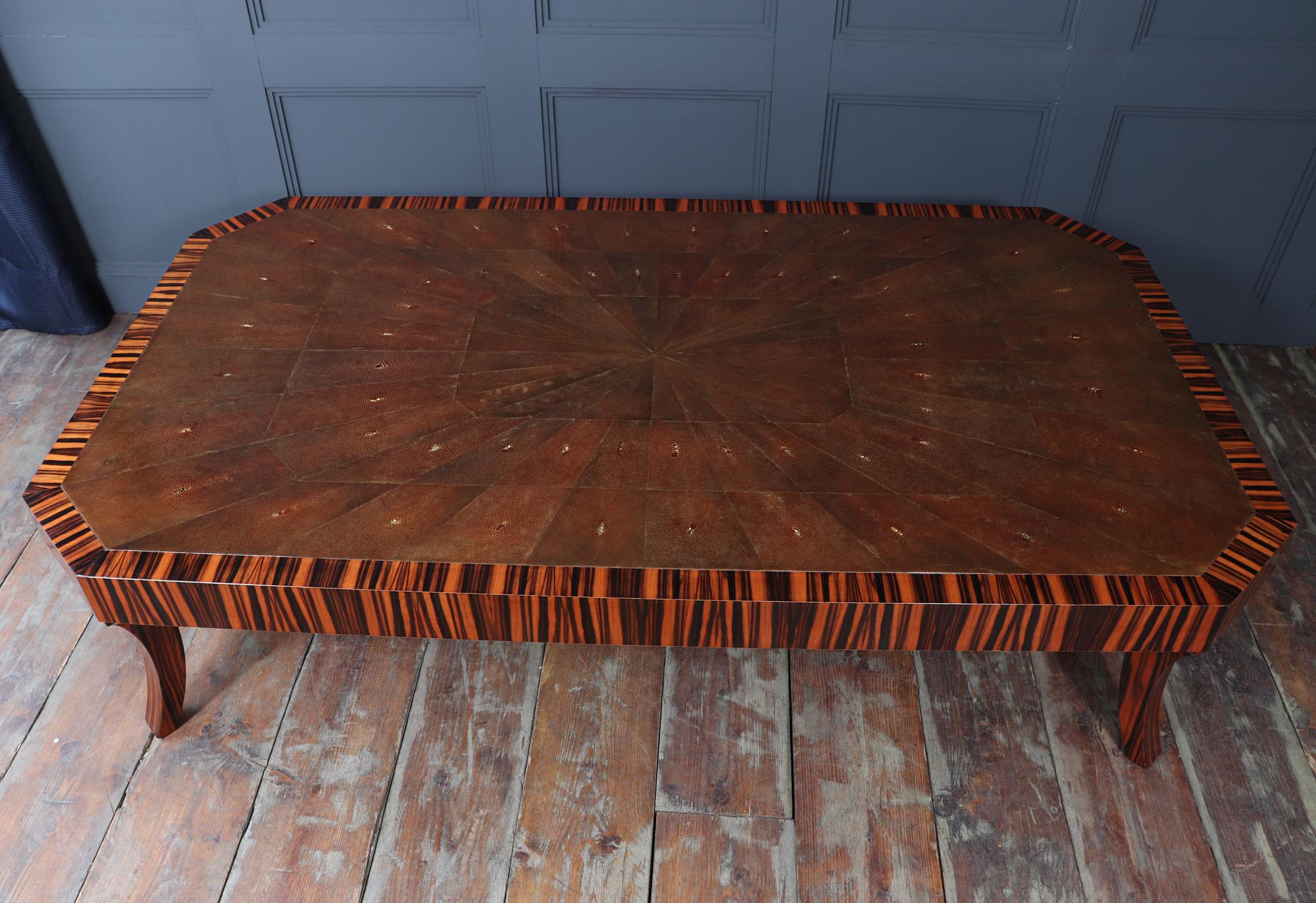 Macassar Table basse Garrison Rousseau en macassar et galuchat en vente