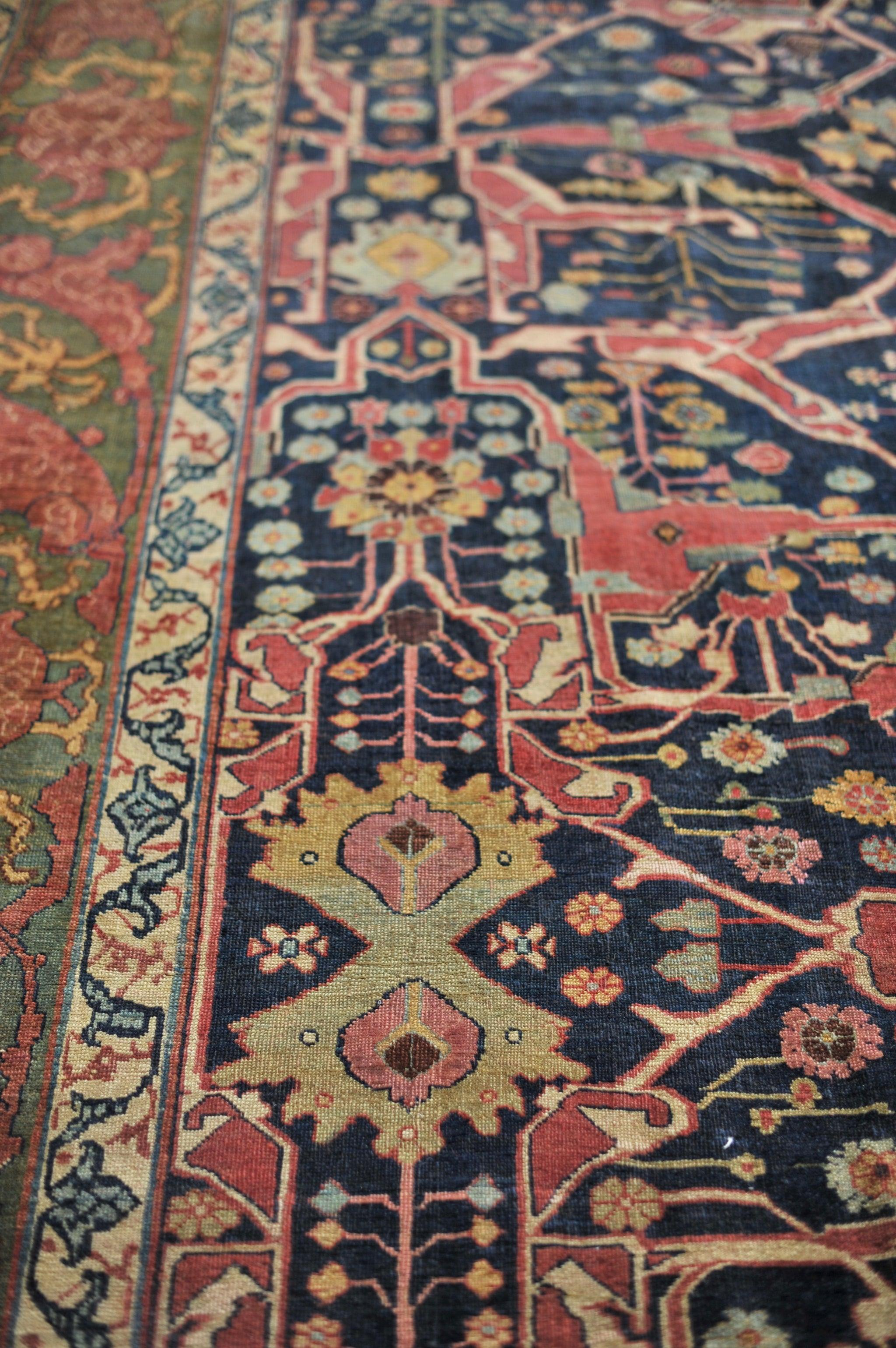 Tapis d'art magistral de style palatial et surdimensionné de Garrus Bidjar, début des années 1900 Bon état - En vente à Milwaukee, WI