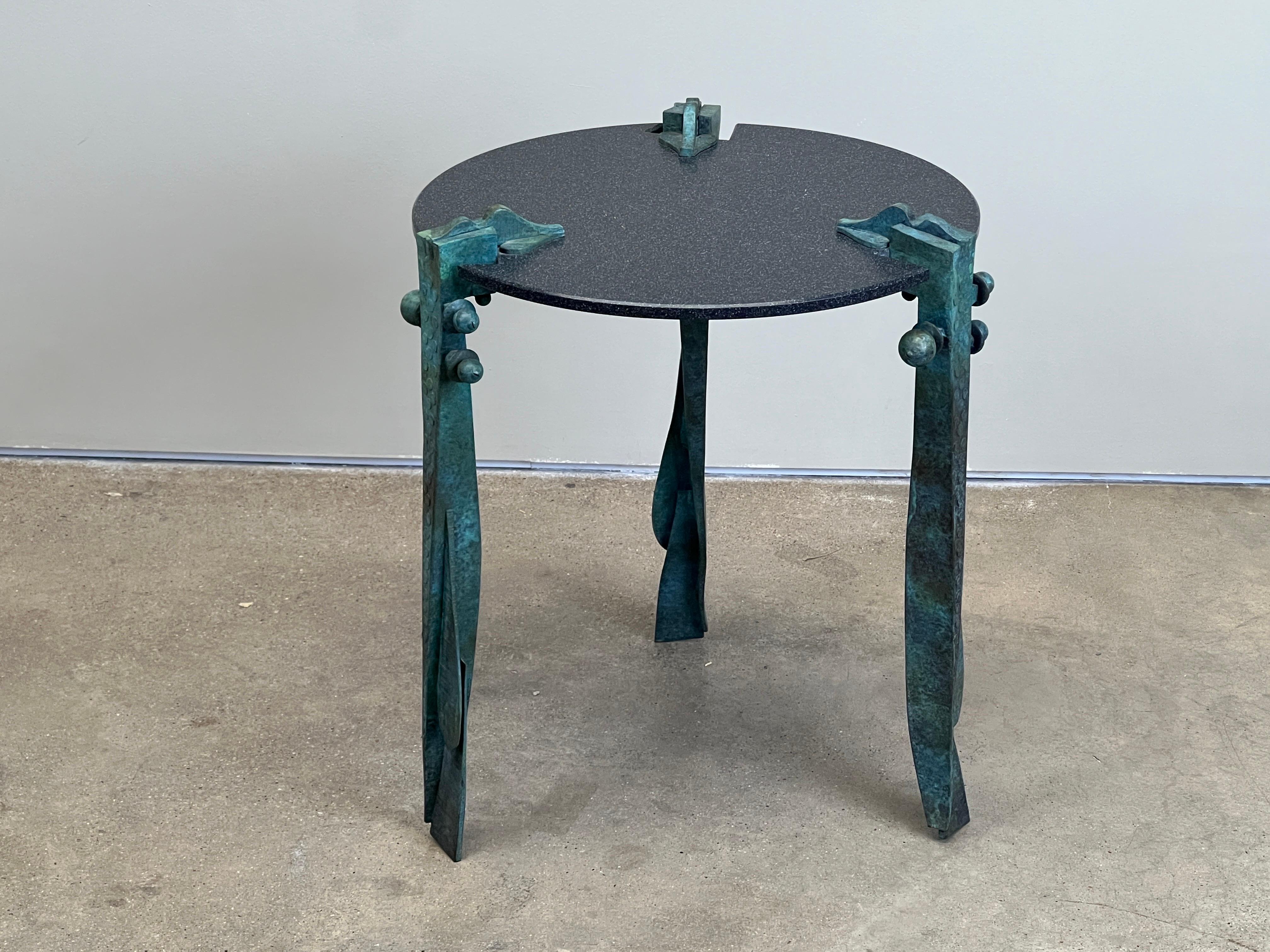 Beistelltisch aus Bronze mit Garry Knox Bennett im Zustand „Gut“ im Angebot in Dallas, TX