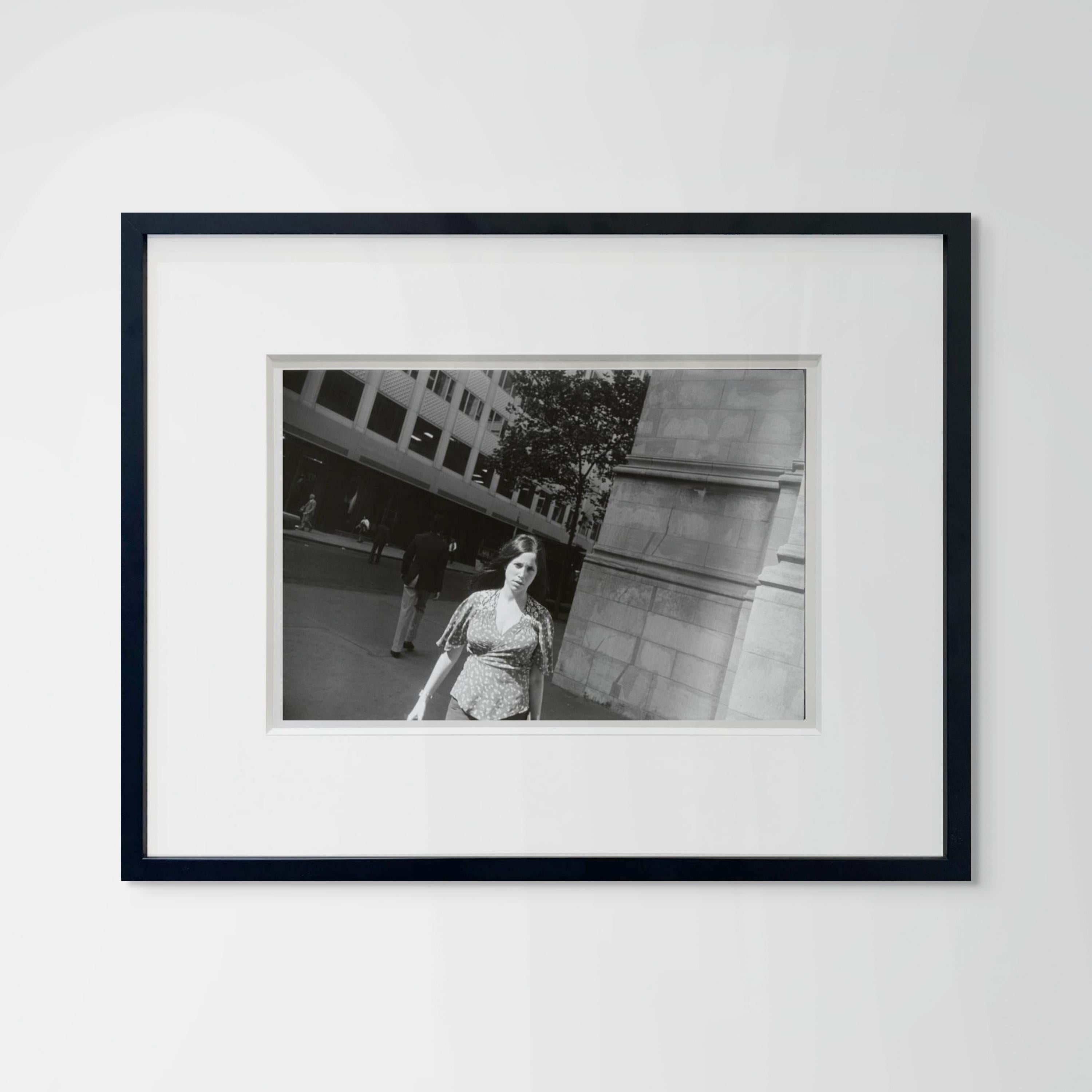 Les femmes sont belles de New York - Photograph de Garry Winogrand