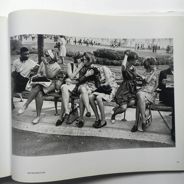 Paper Garry Winogrand, Winogrand 1964 Book 2002 For Sale