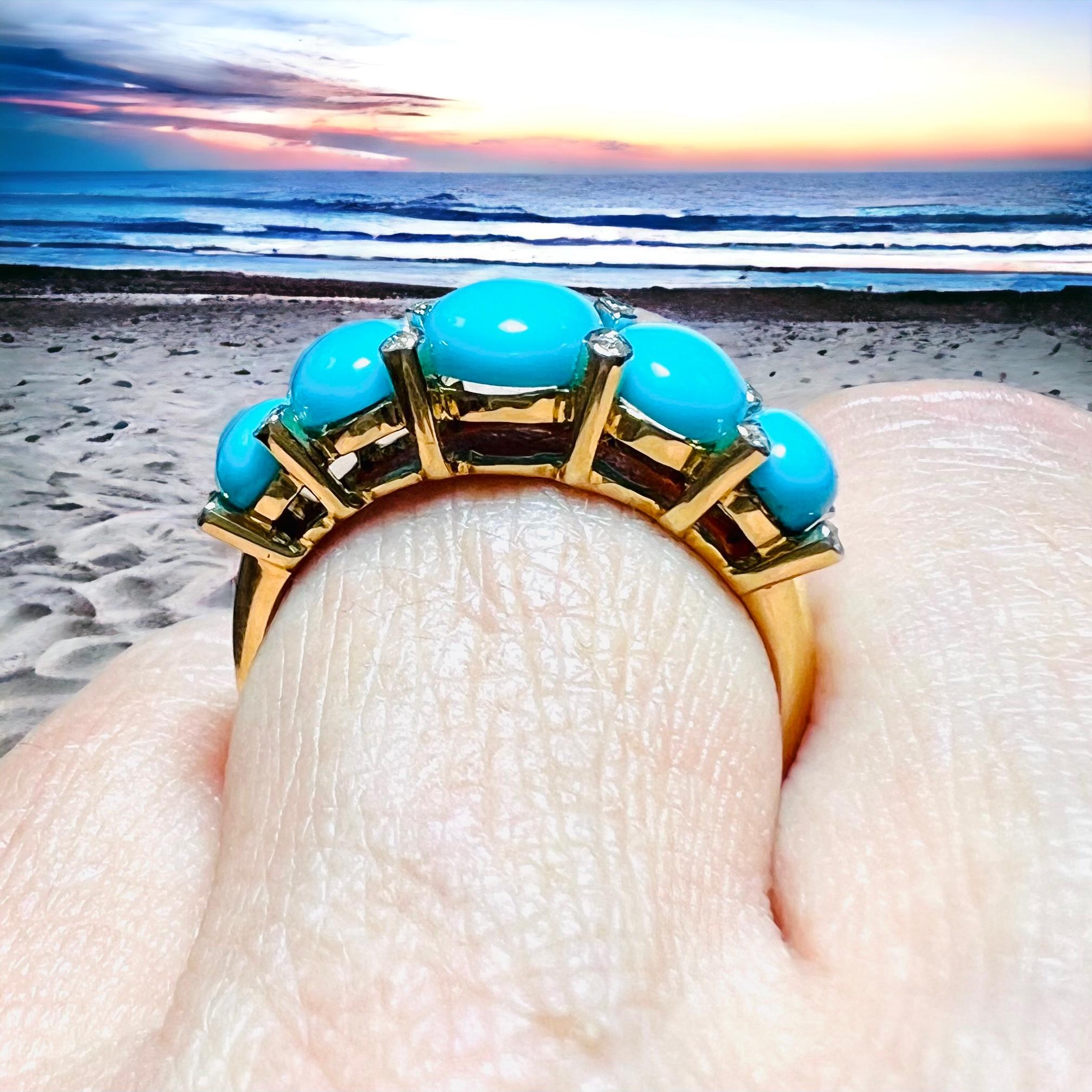 Taille cabochon Bague Garter en or jaune 18 carats sertie de turquoise cabochon et petite en vente