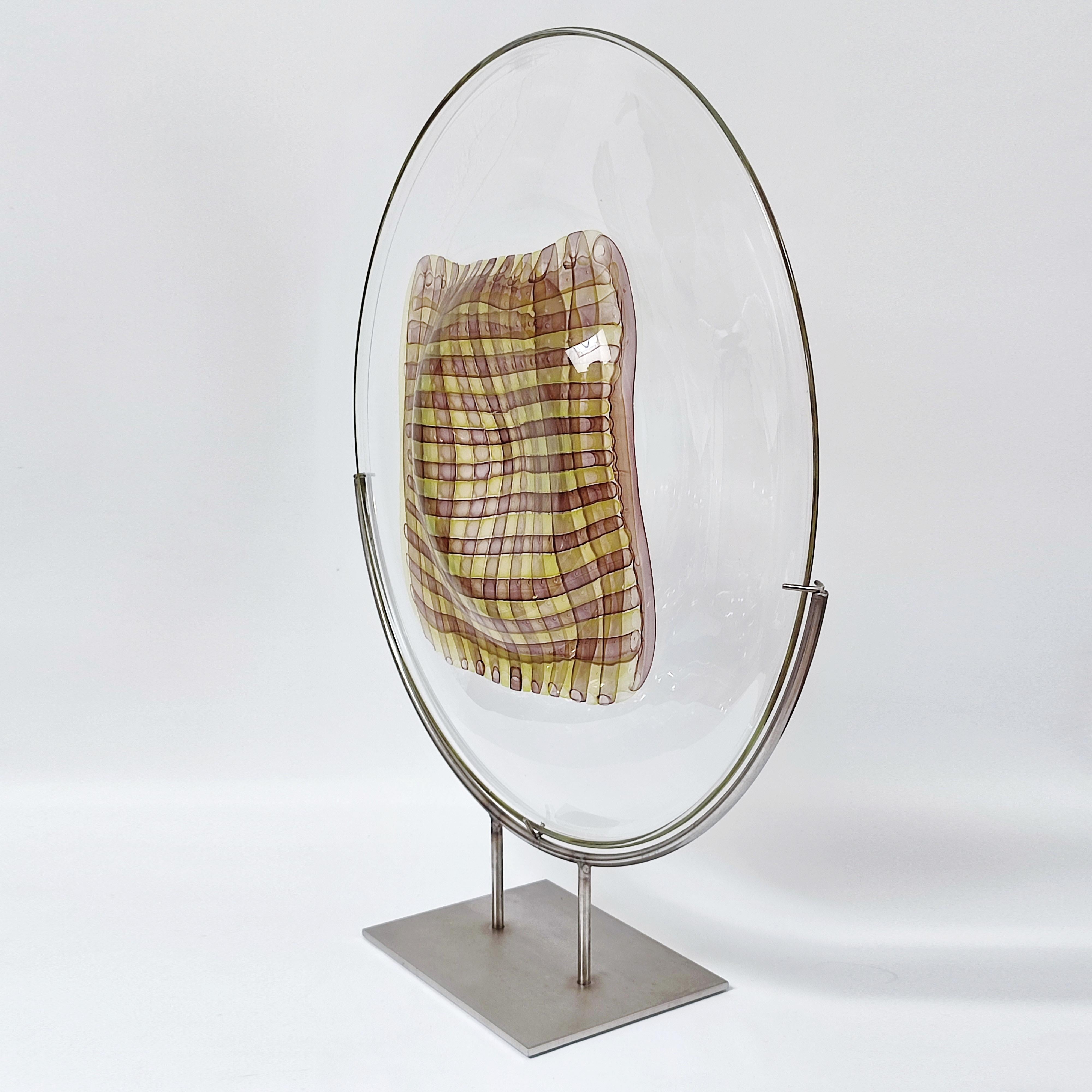 Gary Beecham, Großer dekorativer Glasteller „Textile-Gefäß“, 1982 (Glaskunst) im Angebot