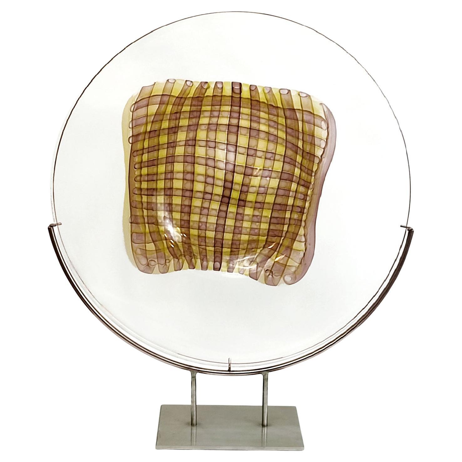 Gary Beecham, Großer dekorativer Glasteller „Textile-Gefäß“, 1982 im Angebot