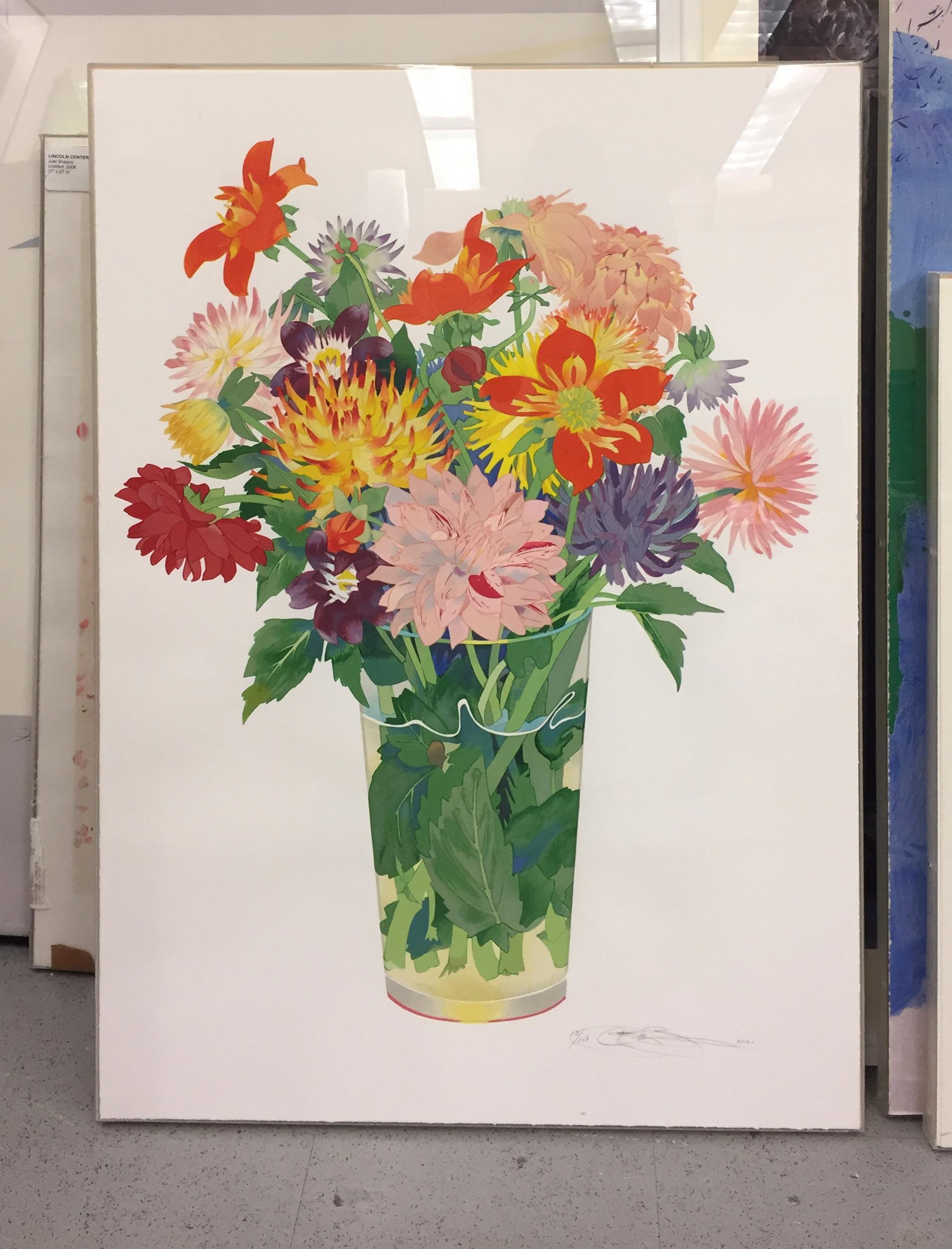 Dahlias von Gary Bukovnik, Siebdruck, 2001 (Blumenstrauß in Vase) im Angebot 2