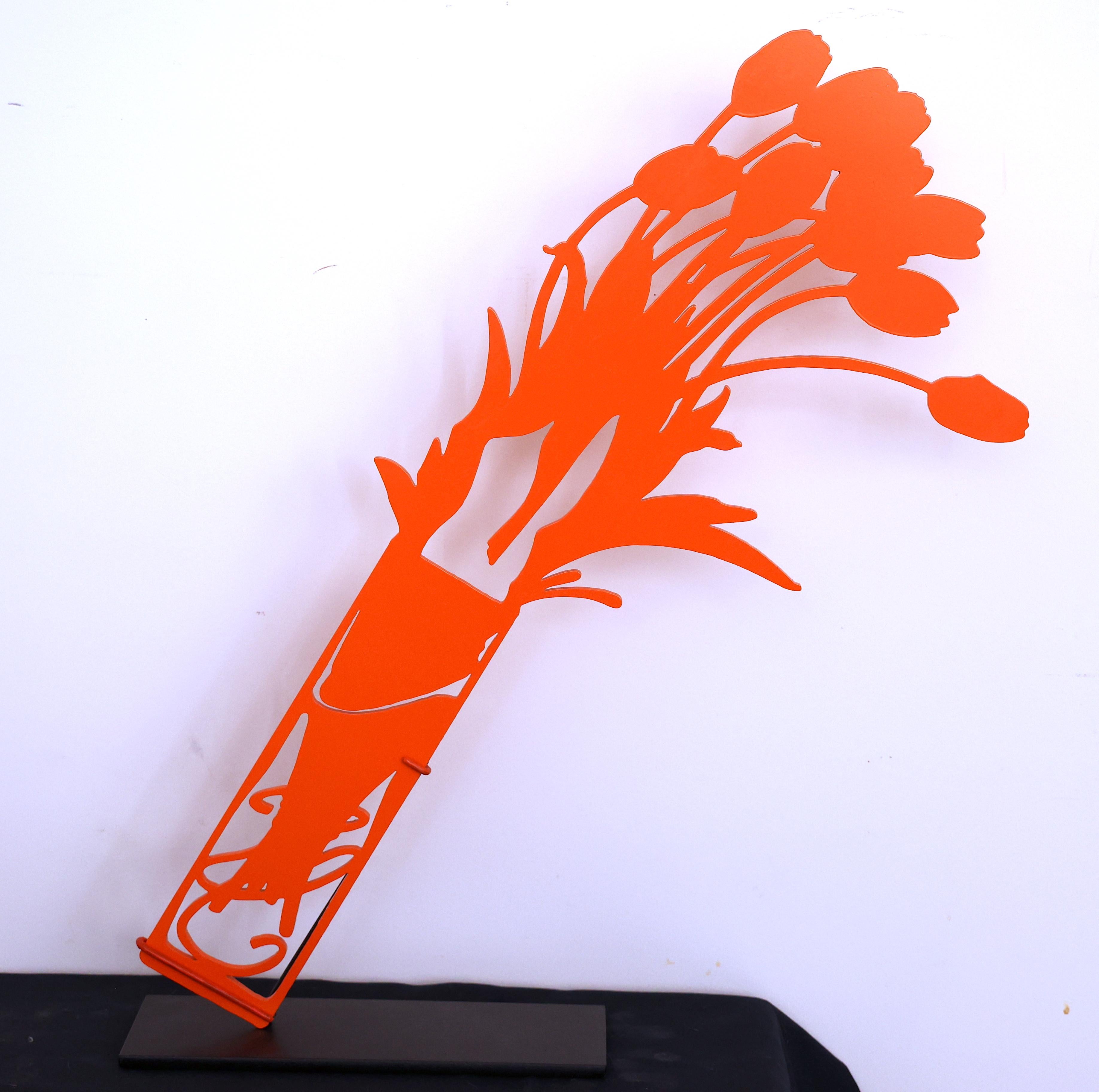 Still-Life Sculpture de Gary Bukovnik - Tulipanes de color naranja