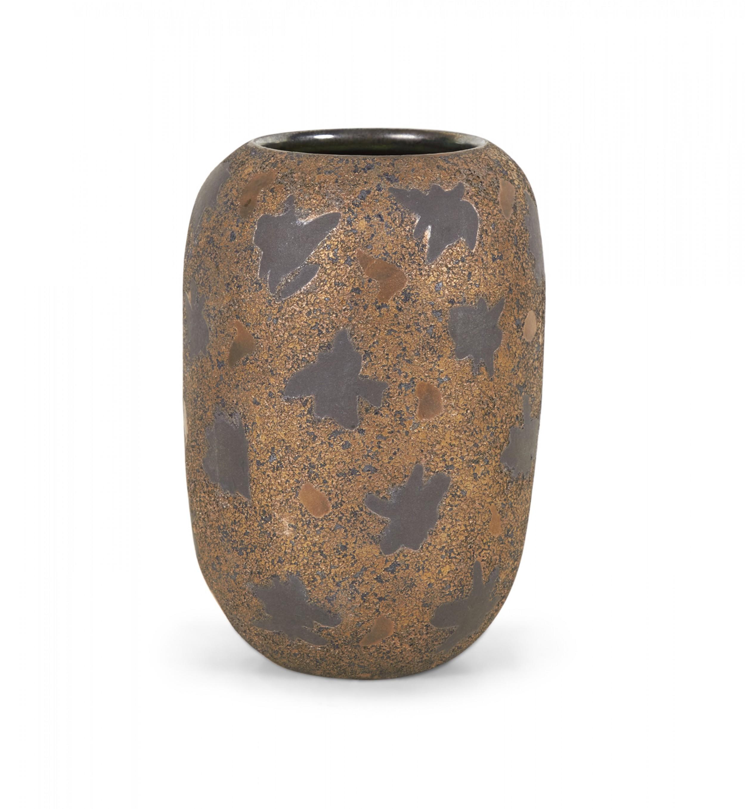 Gary DiPasquale Contemporary Bronze Texture and Black Starburst Patterned Vase In Good Condition For Sale In New York, NY