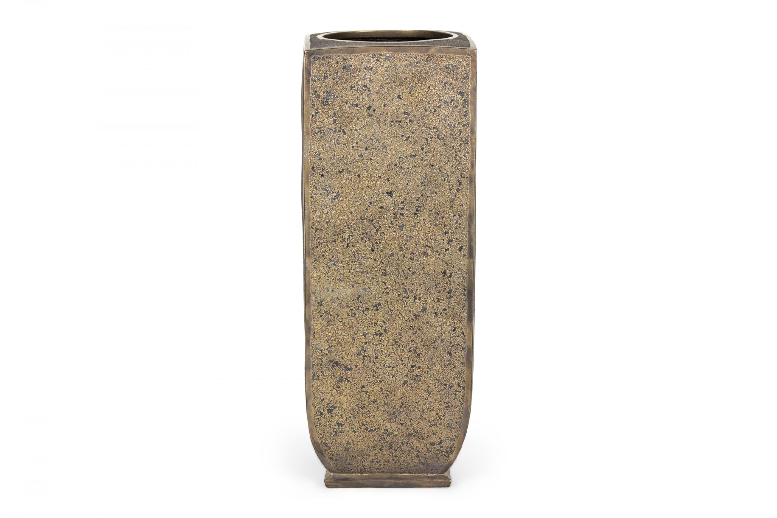 Americano Gary Dipasquale Vaso contemporaneo in ceramica a forma di cerchio e quadrato con smalto testurizzato in vendita