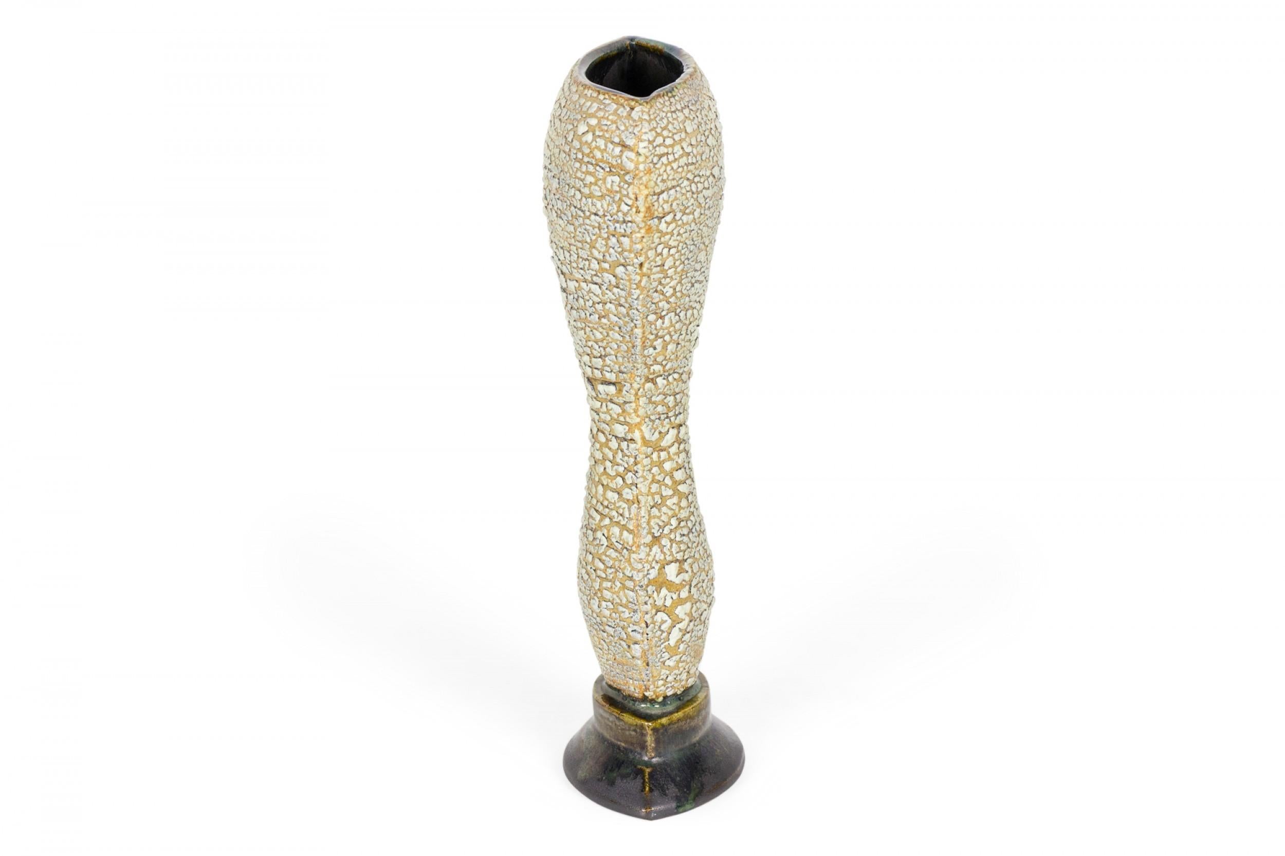 XX secolo Gary Dipasquale Vaso contemporaneo in ceramica a doppia zucca con texture corteccia in vendita
