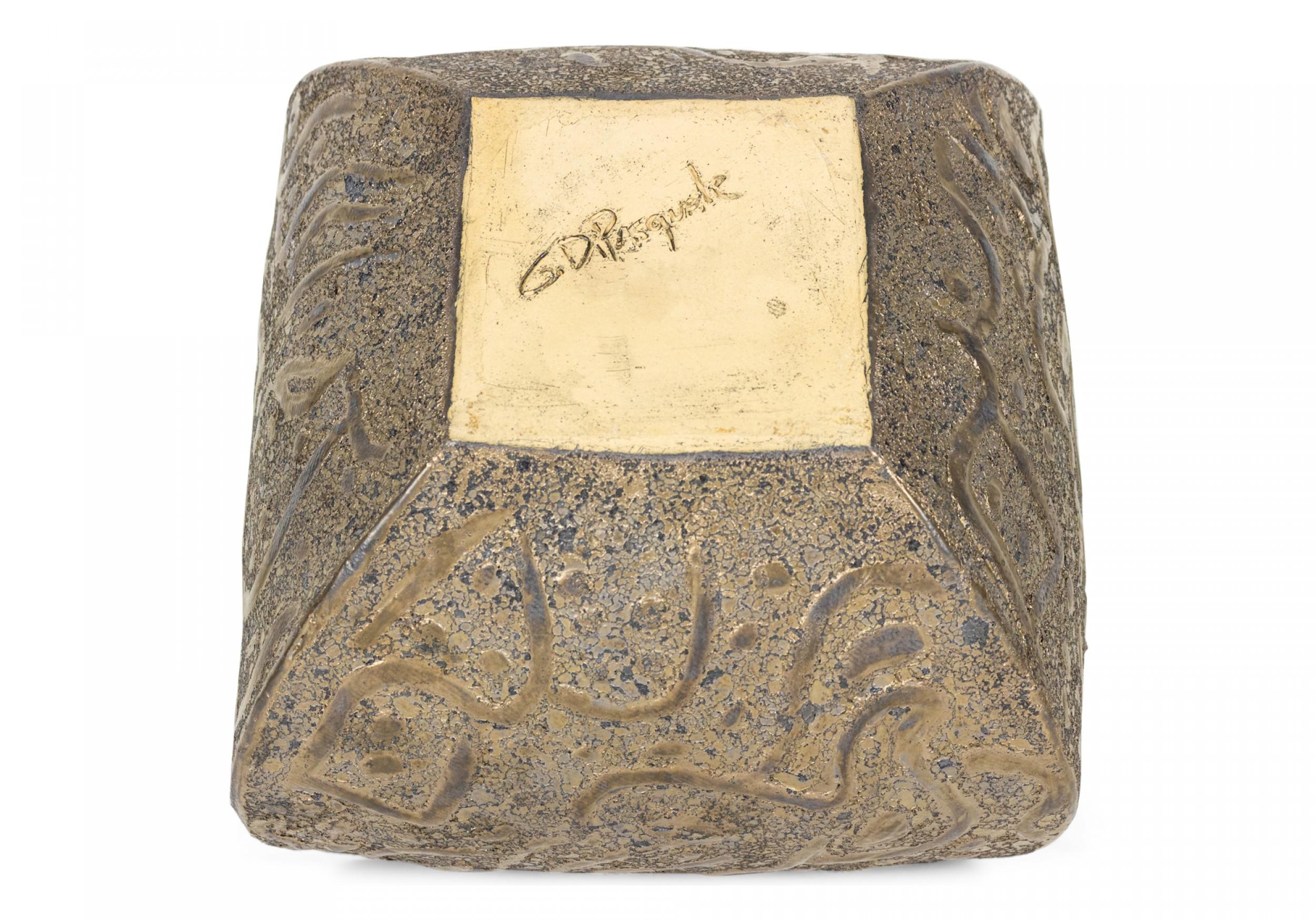 Moderne Gary Dipasquale Vase contemporain en céramique Squared Graffiti Bronze Glazed en vente