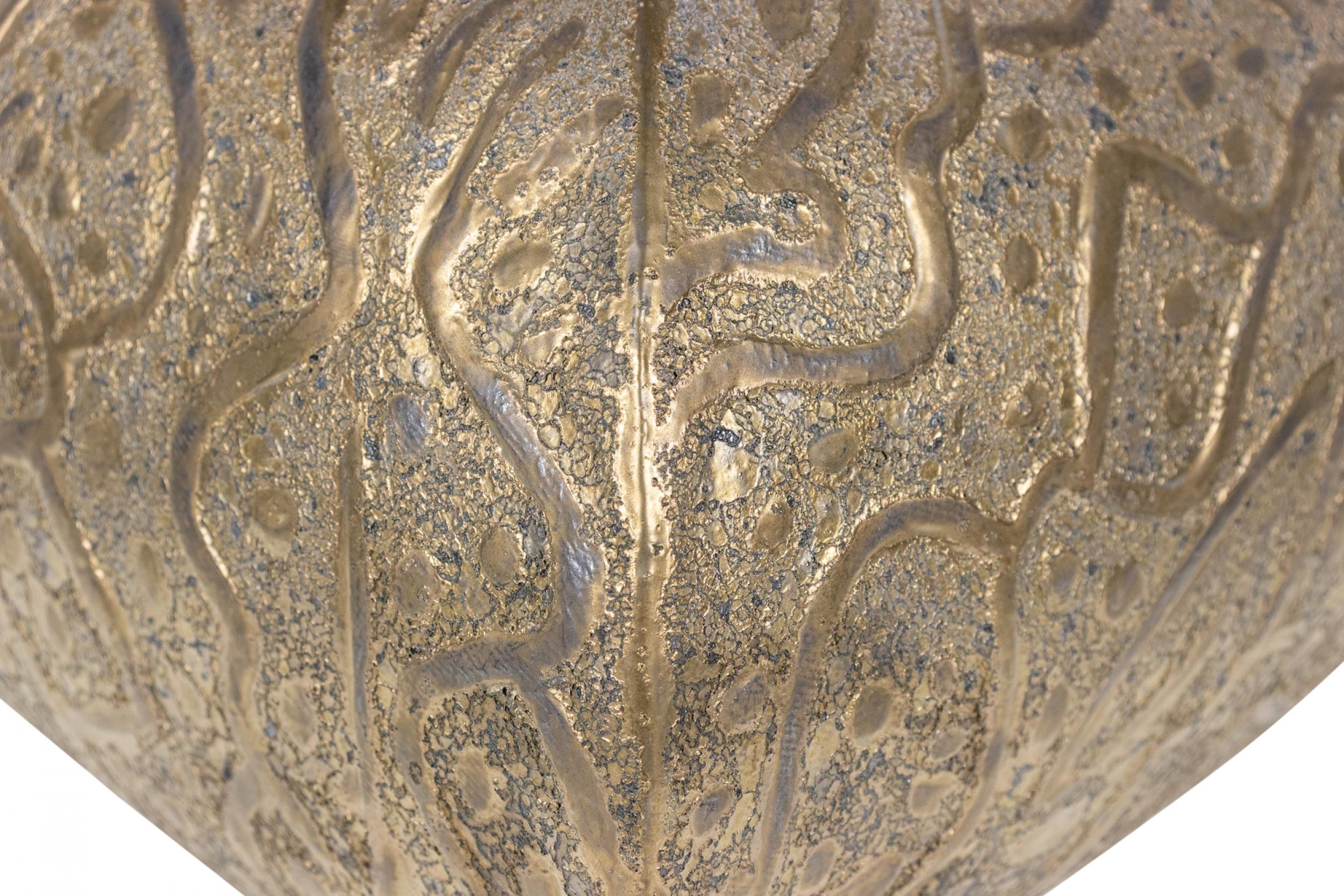 Gary Dipasquale Vase contemporain en céramique Squared Graffiti Bronze Glazed Bon état - En vente à Queens, NY