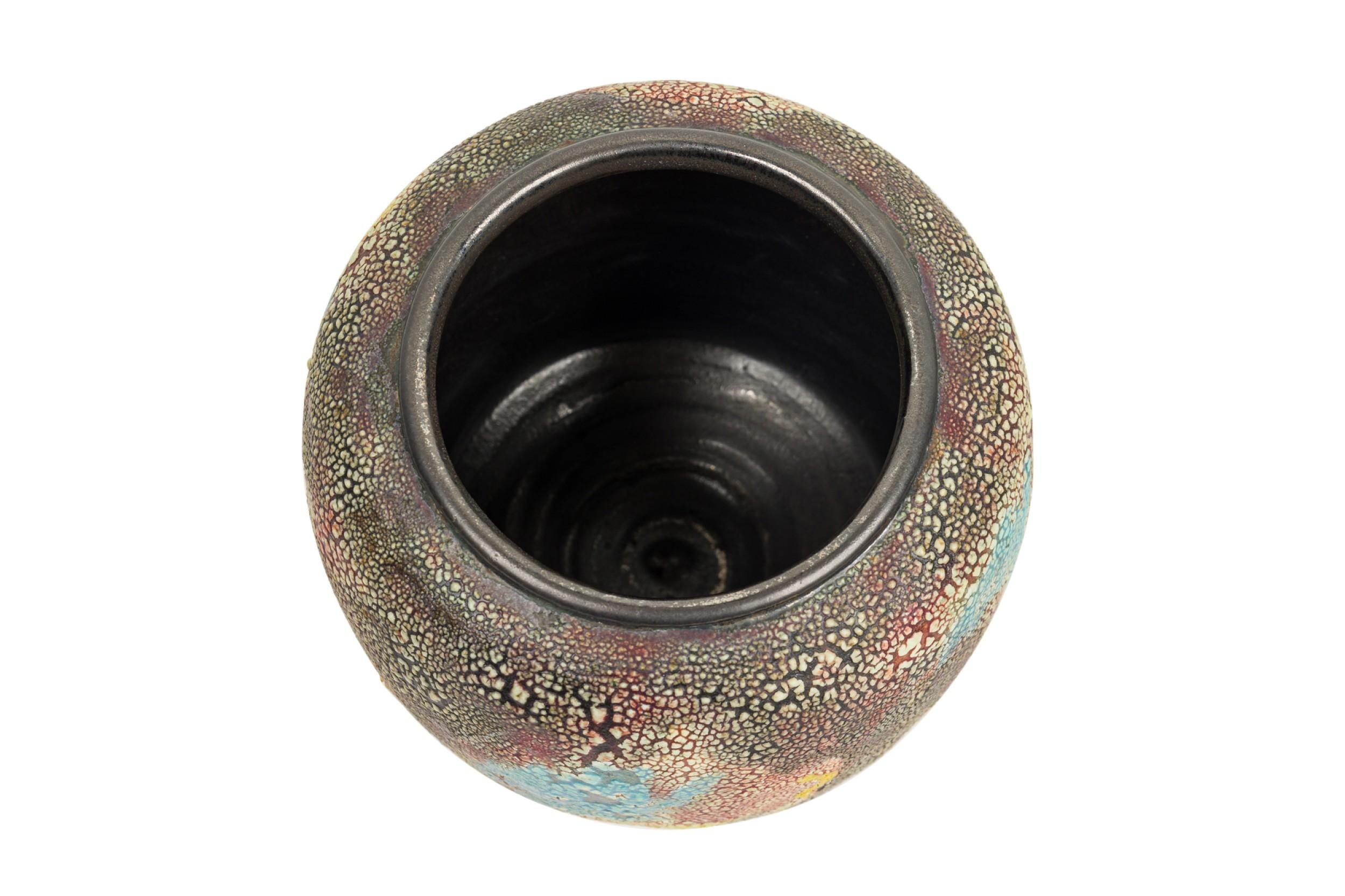 Gary Dipasquale Zeitgenössische mehrfarbige Vase mit Rindenstruktur und schwarzem Rand (Handgefertigt) im Angebot
