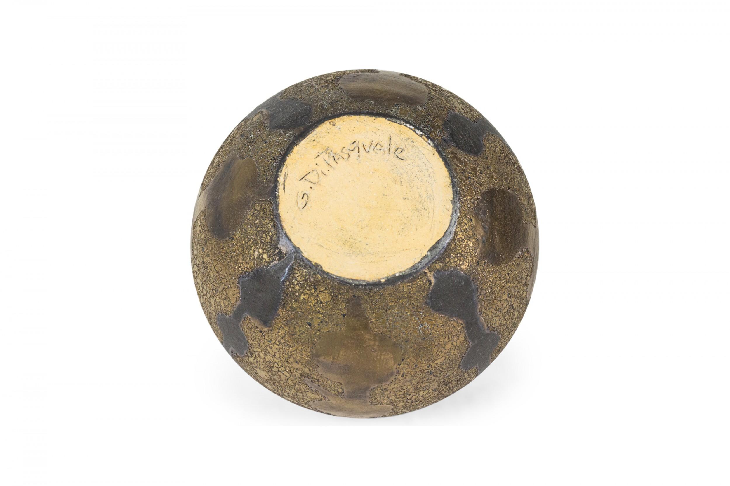 Américain Gary Dipasquale Vase contemporain en céramique émaillée noir et bronze à motifs en vente
