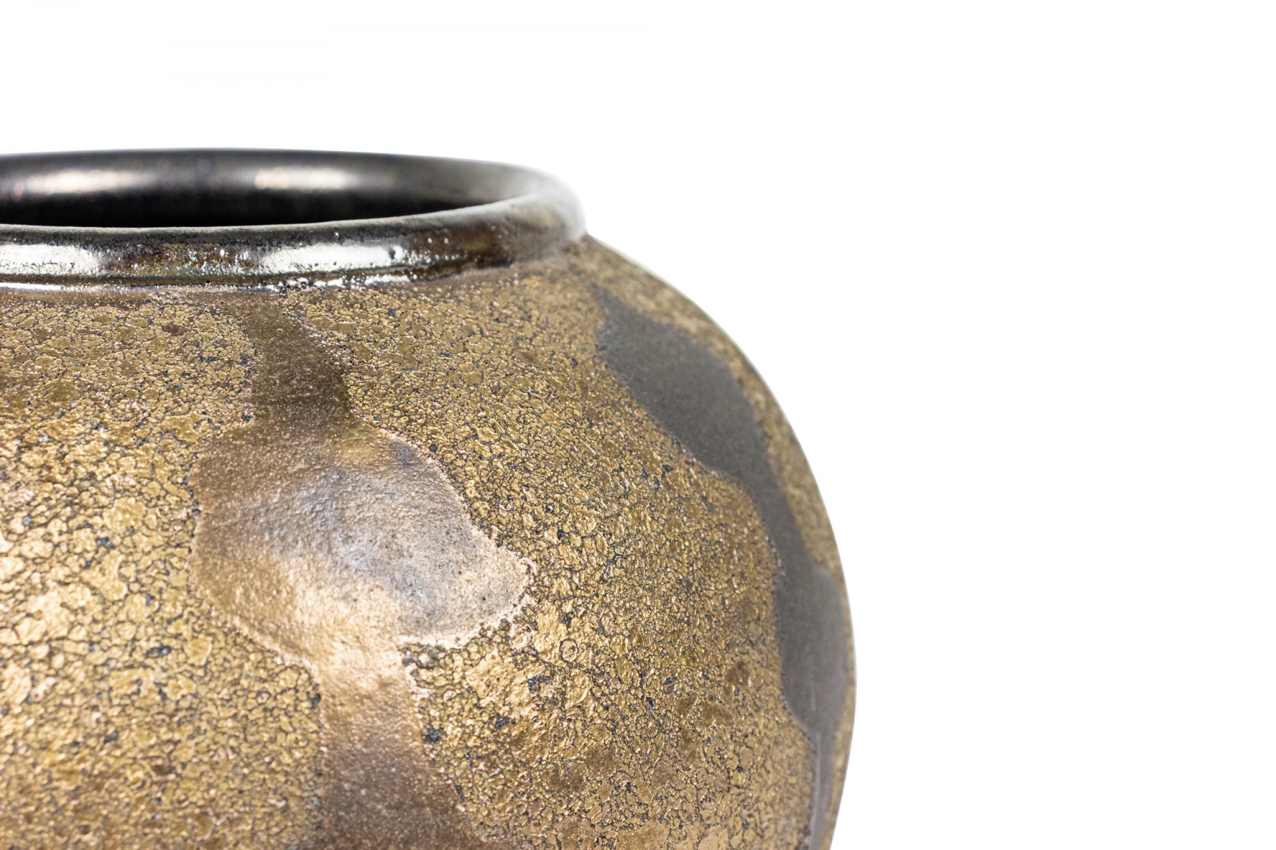 Gary Dipasquale Vase contemporain en céramique émaillée noir et bronze à motifs Bon état - En vente à Queens, NY