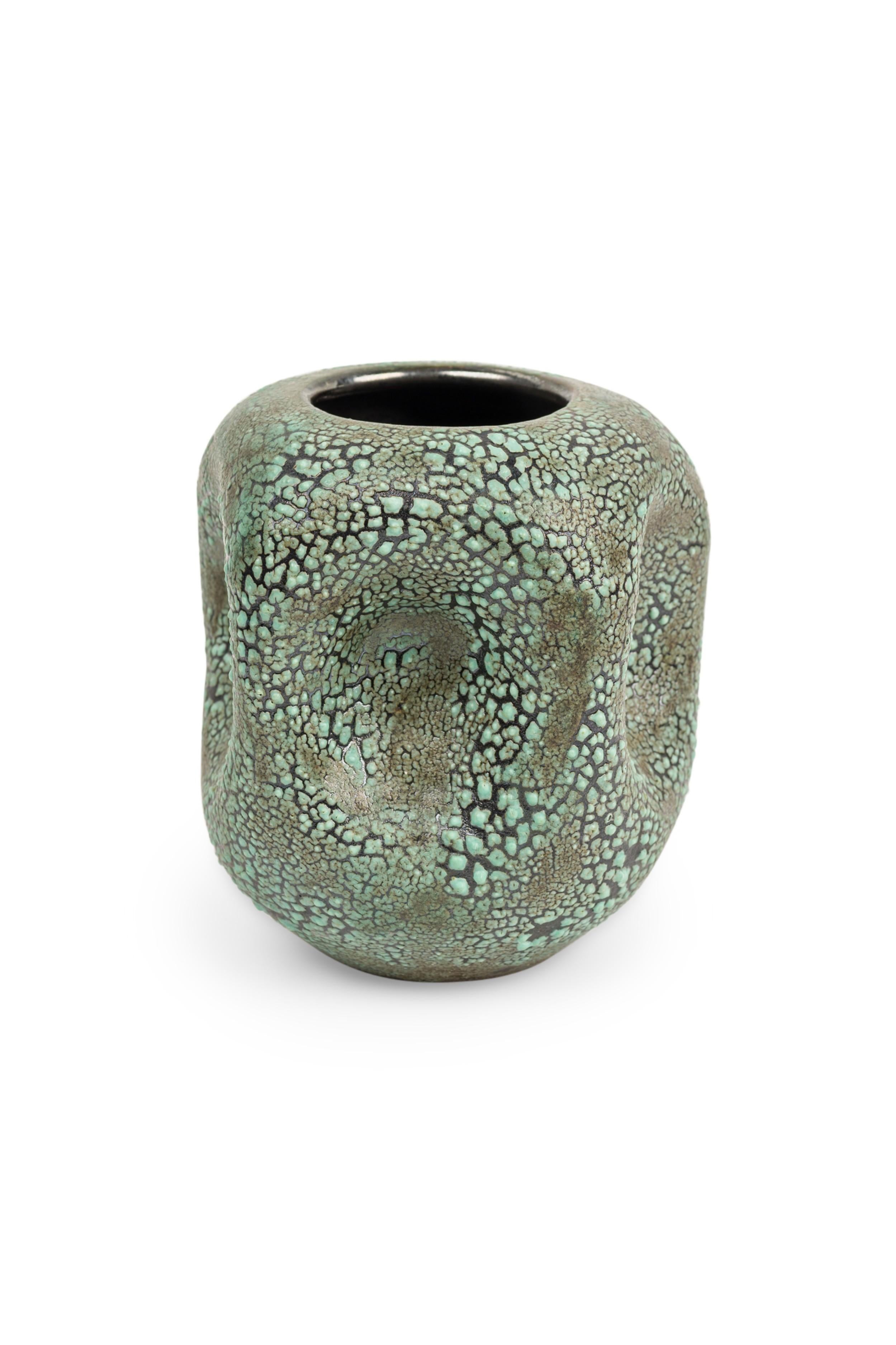 Americano Gary Dipasquale Vaso in corteccia verde con lati dentellati e interno nero in vendita