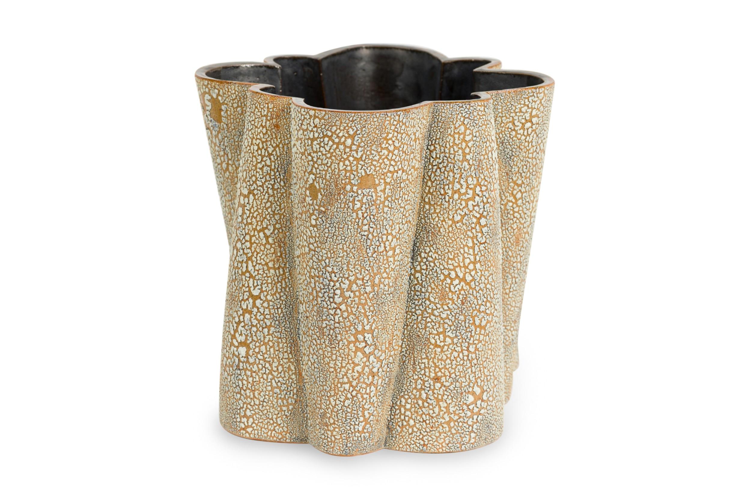 Americano Gary Dipasquale Vaso a 8 lati con struttura esterna in corteccia bianca Interi in vendita