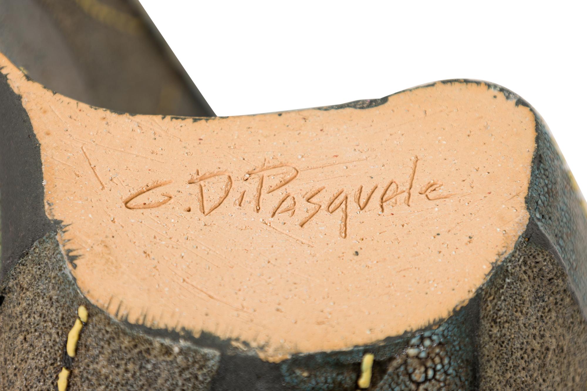 Gary DiPasquale Niedriges asymmetrisches, wellenförmiges Gefäß in Schwarz, Weiß und Grau mit strukturierter Glasur (Keramik) im Angebot