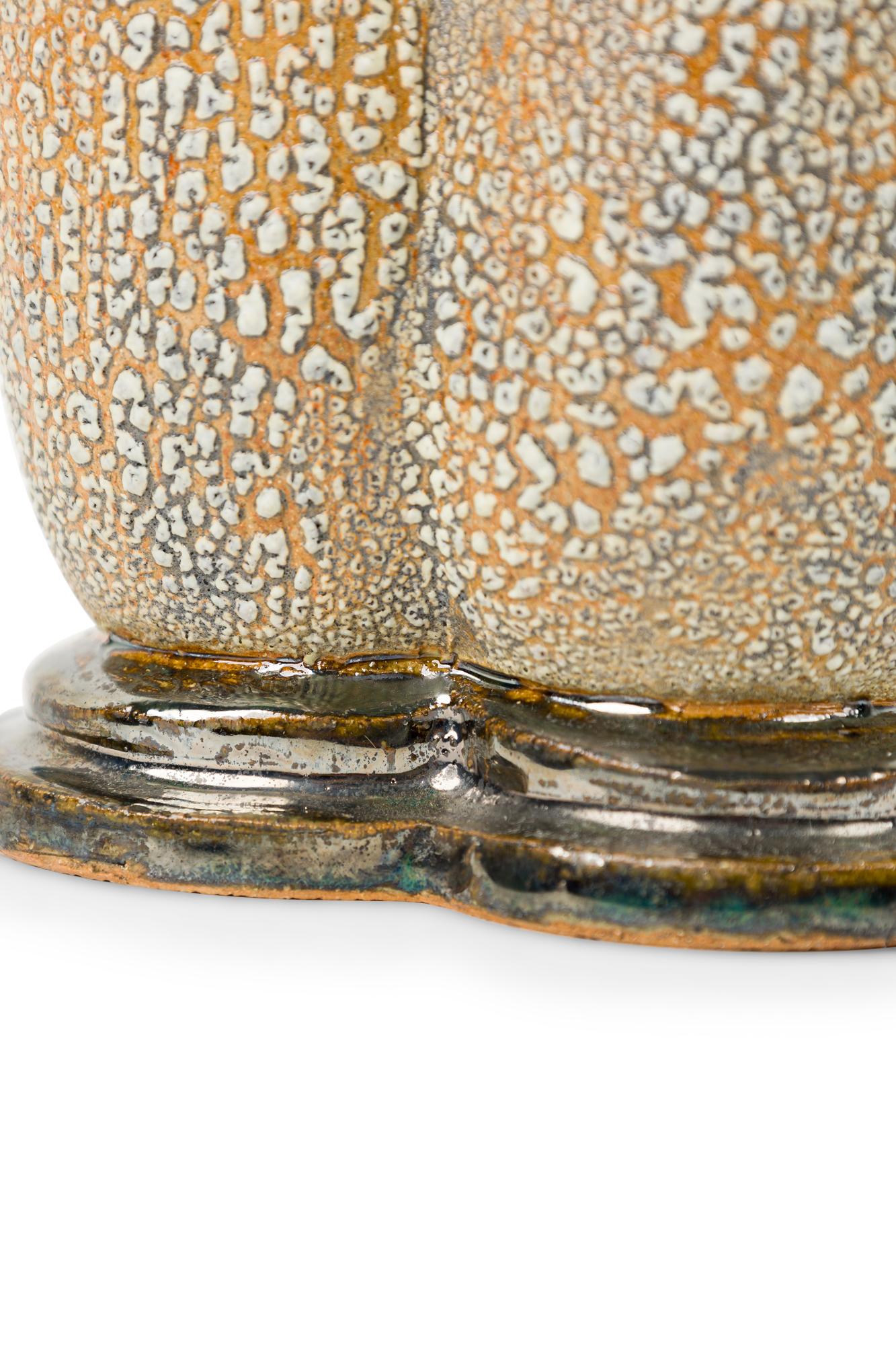 XX secolo Gary Dipasquale Vaso alto a lobi e con piede nero metallizzato Esterno corteccia in vendita