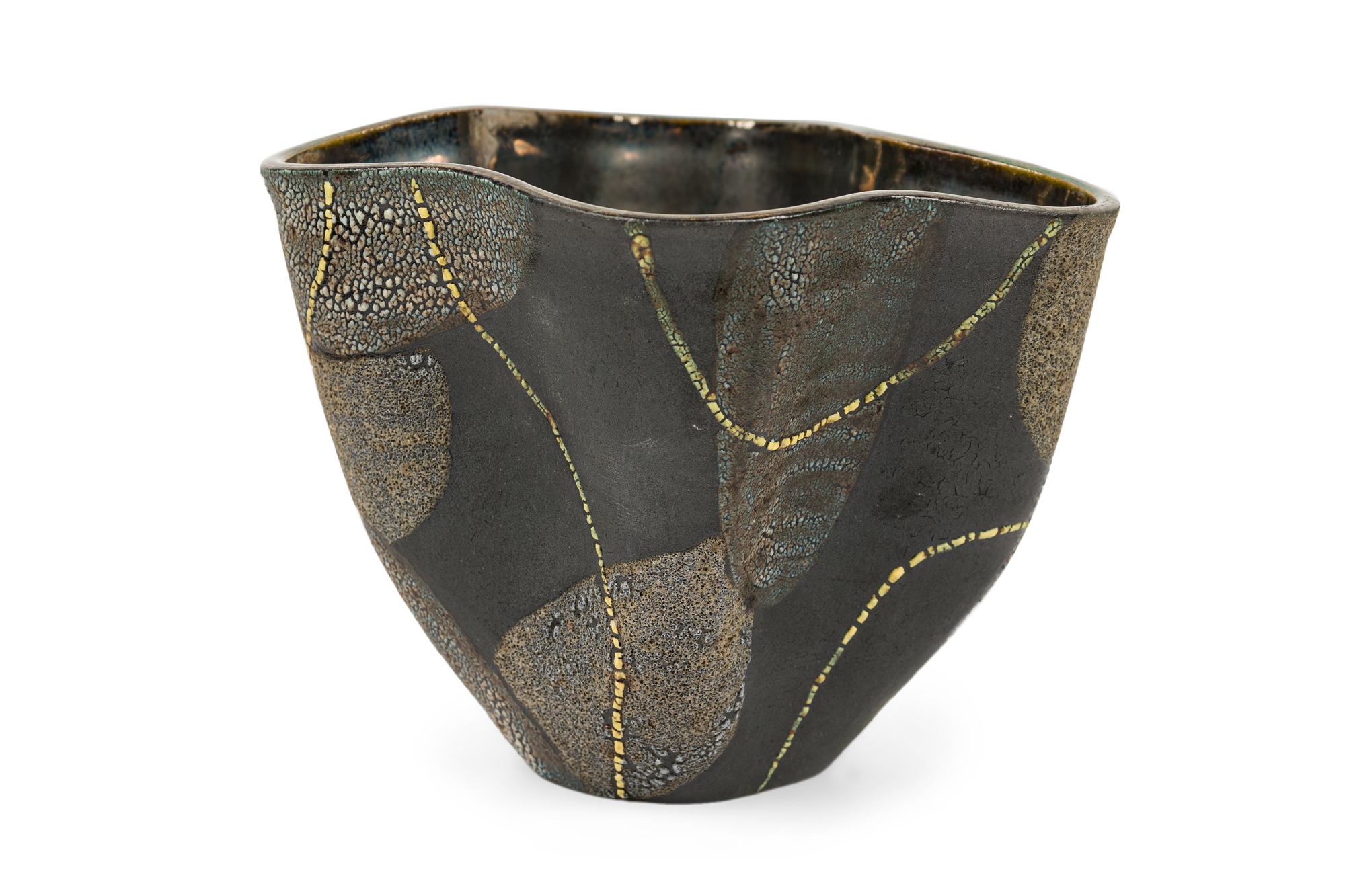 Americano Gary Dipasquale Vaso lavorato a ruota Smalto con texture nera, bianca e grigia e astratto in vendita
