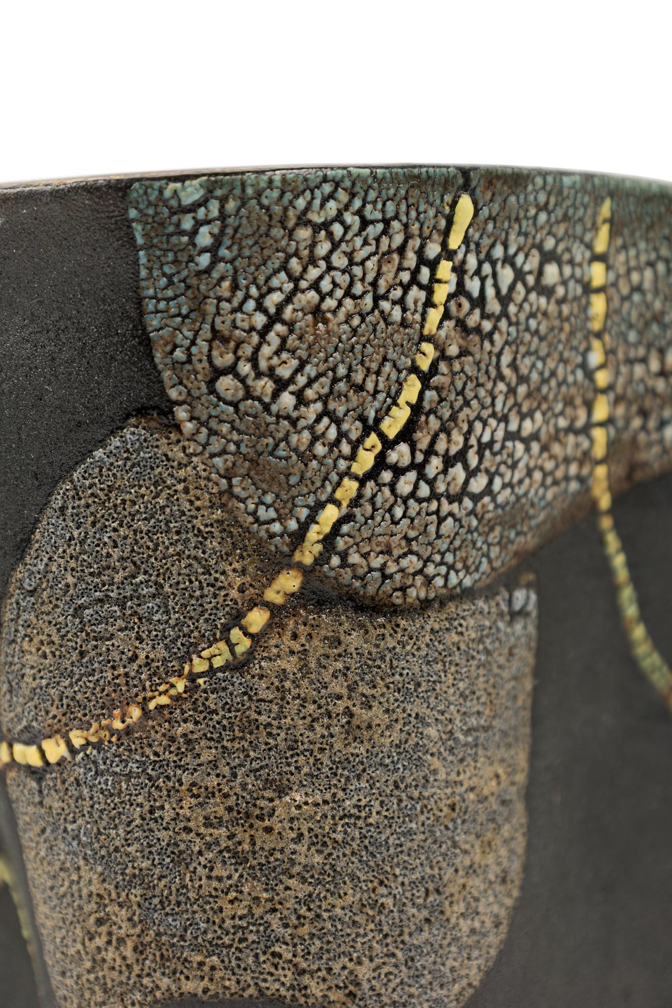 XX secolo Gary Dipasquale Vaso lavorato a ruota Smalto con texture nera, bianca e grigia e astratto in vendita