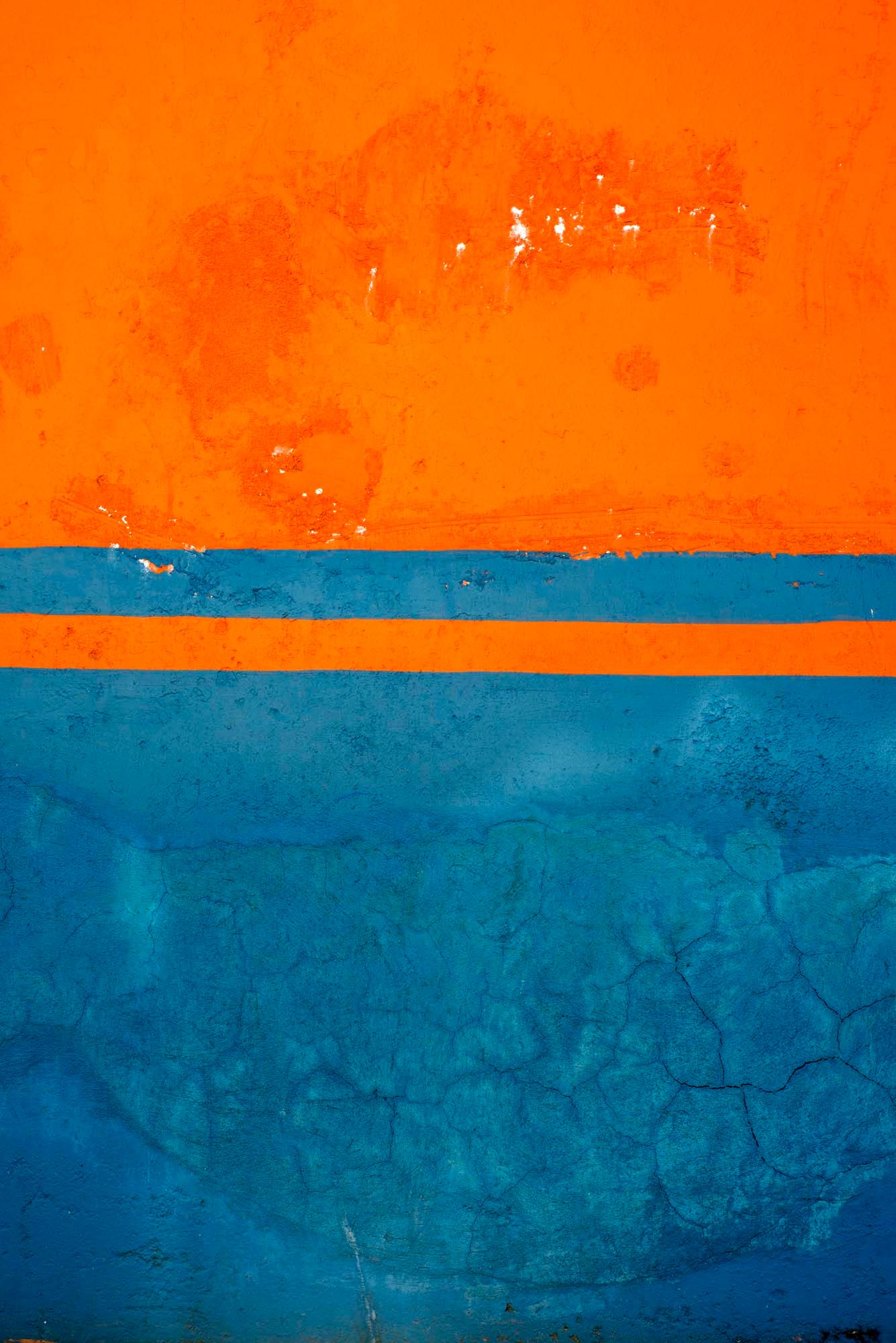 Gary Goldberg  Abstract Photograph - Finding the Universe in Oaxaca, Orange with Blue Bands