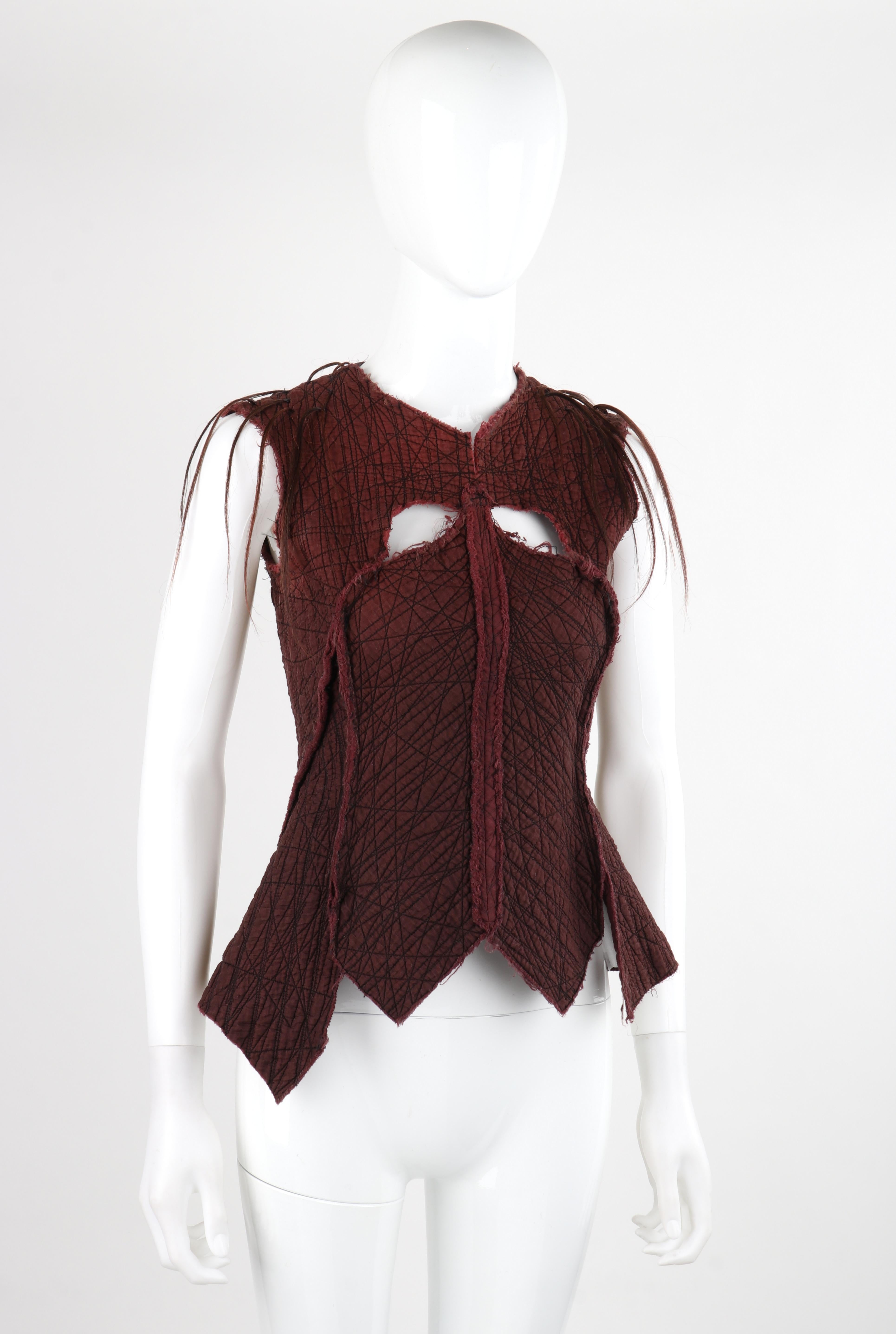 GARY GRAHAM c.2001 Maroon Silk Textured Cut Out Full Zip Up Hair Vest Blouse Top In Good Condition For Sale In Thiensville, WI