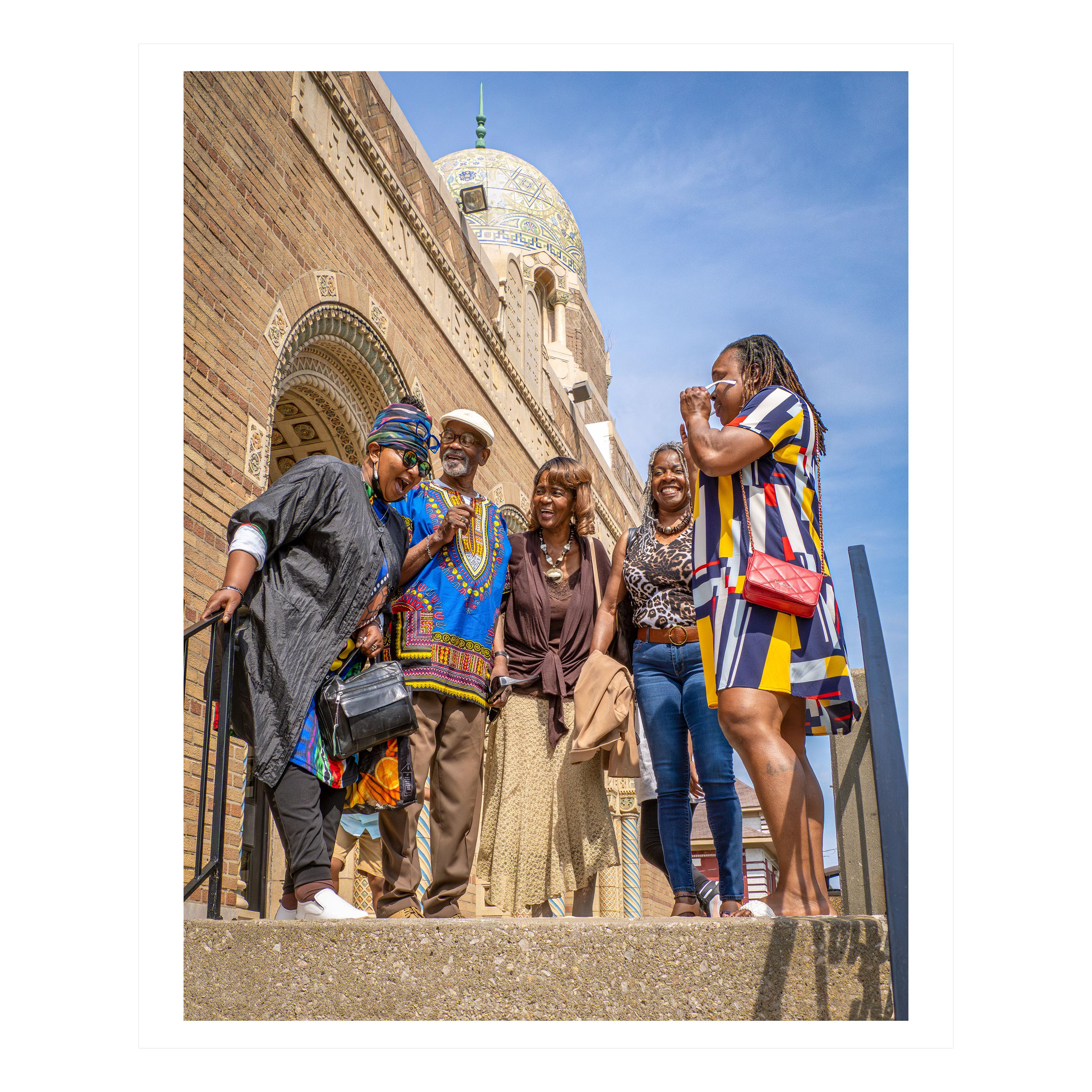 Sunday Morning (40% reduzierter LIST-Preis) – Photograph von Gary Hodson