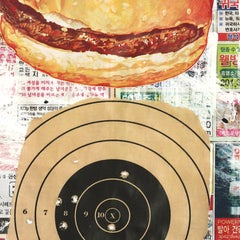 Burger Target - Original abstrakte skurrile Lebensmittelkunst auf Zeitungspapier von Gary John