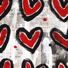 Love Times Twelve - Œuvre originale d'art pop en forme de cœur rouge sur papier journal par Gary Johns