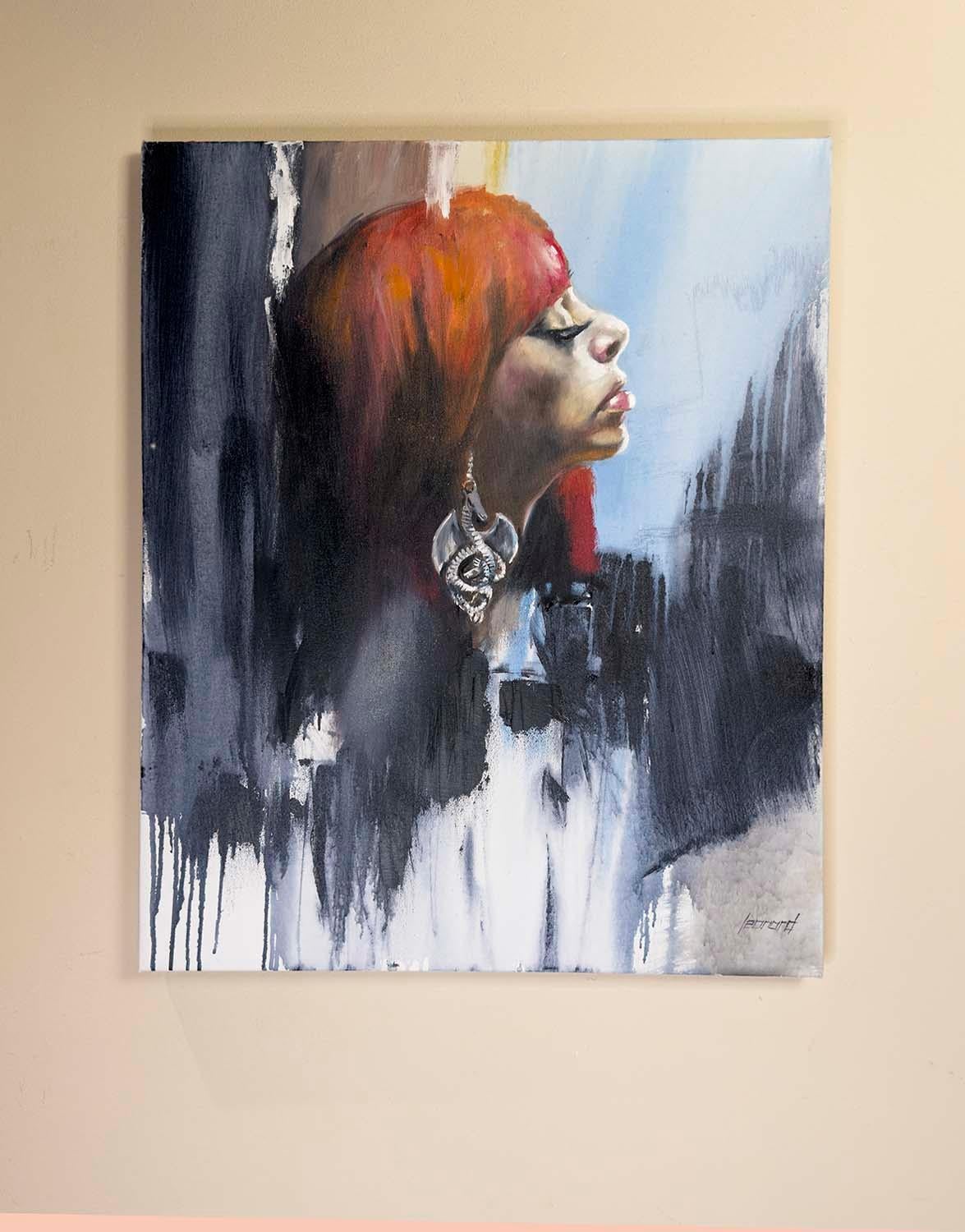 <p>Commenti dell'artista<br />Una donna dai capelli rossi inclina il viso verso la luce, rivelando un suggestivo profilo laterale. Audaci pennellate di colore astratto richiamano la sua presenza, mentre un intricato orecchino a forma di drago