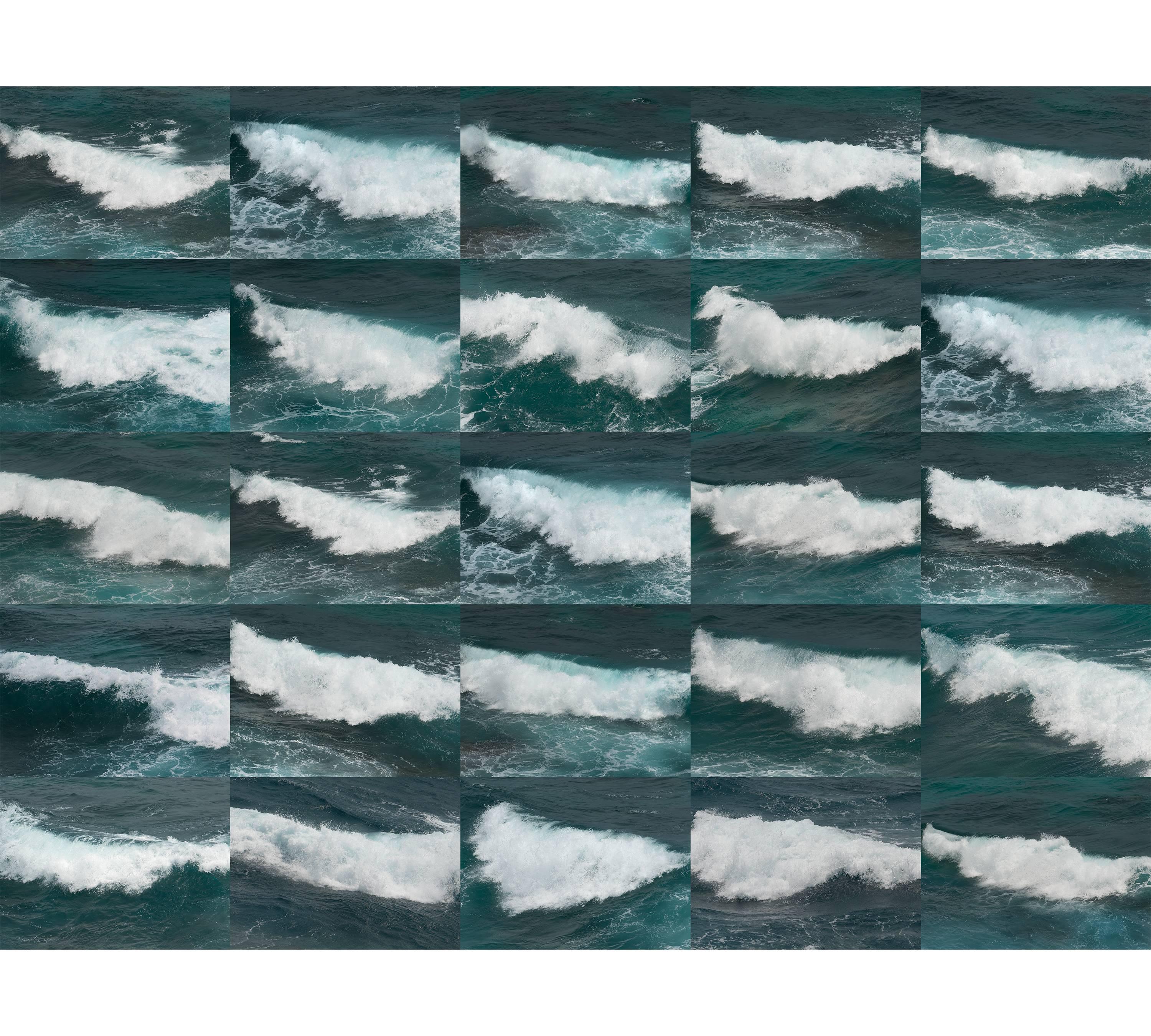 Gary Mankus Abstract Photograph - 25 Waves