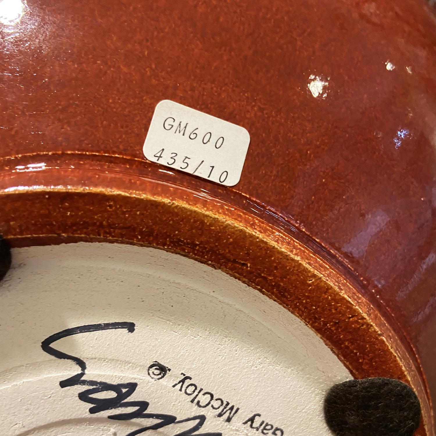Gary McCloy Große handgedrehte Keramikvase 1970er Jahre (Signiert) (Gold) im Angebot
