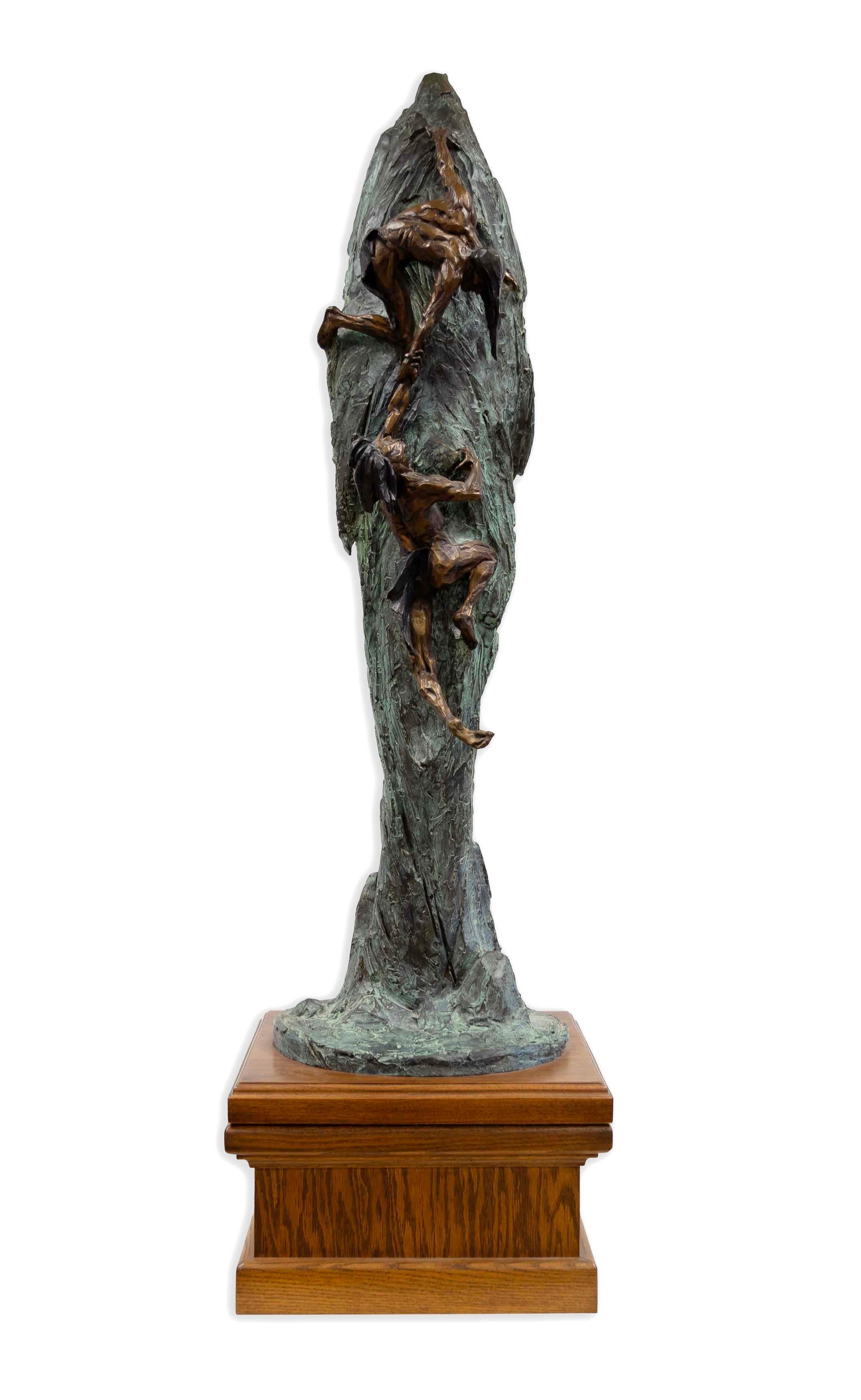 Una scultura in bronzo patinato di grandi dimensioni, drammatica e stravagante, intitolata 
