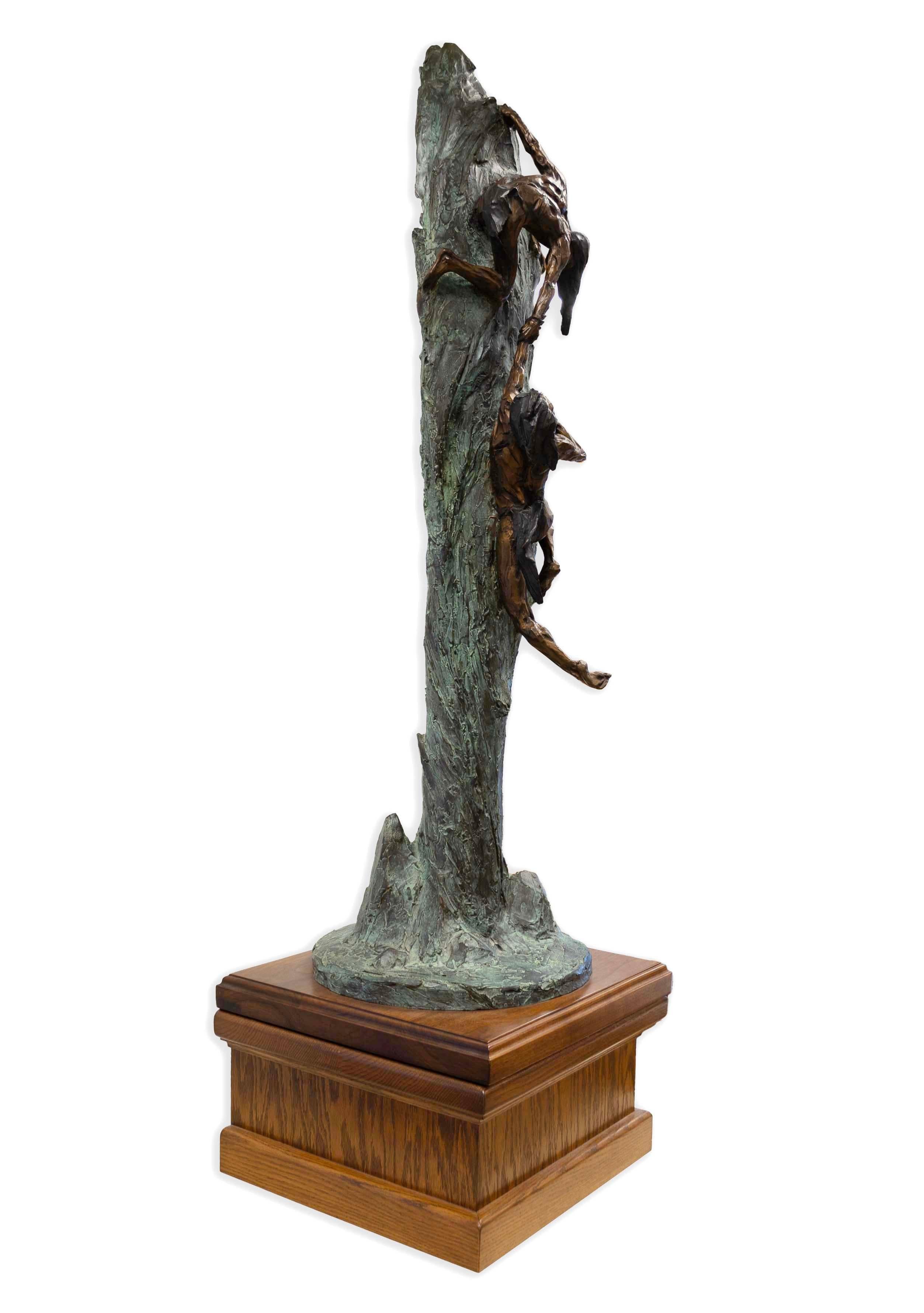 Gary Price The Ascent Grande scultura in bronzo patinato 45/60 su base di legno 1990 In condizioni buone in vendita a Keego Harbor, MI