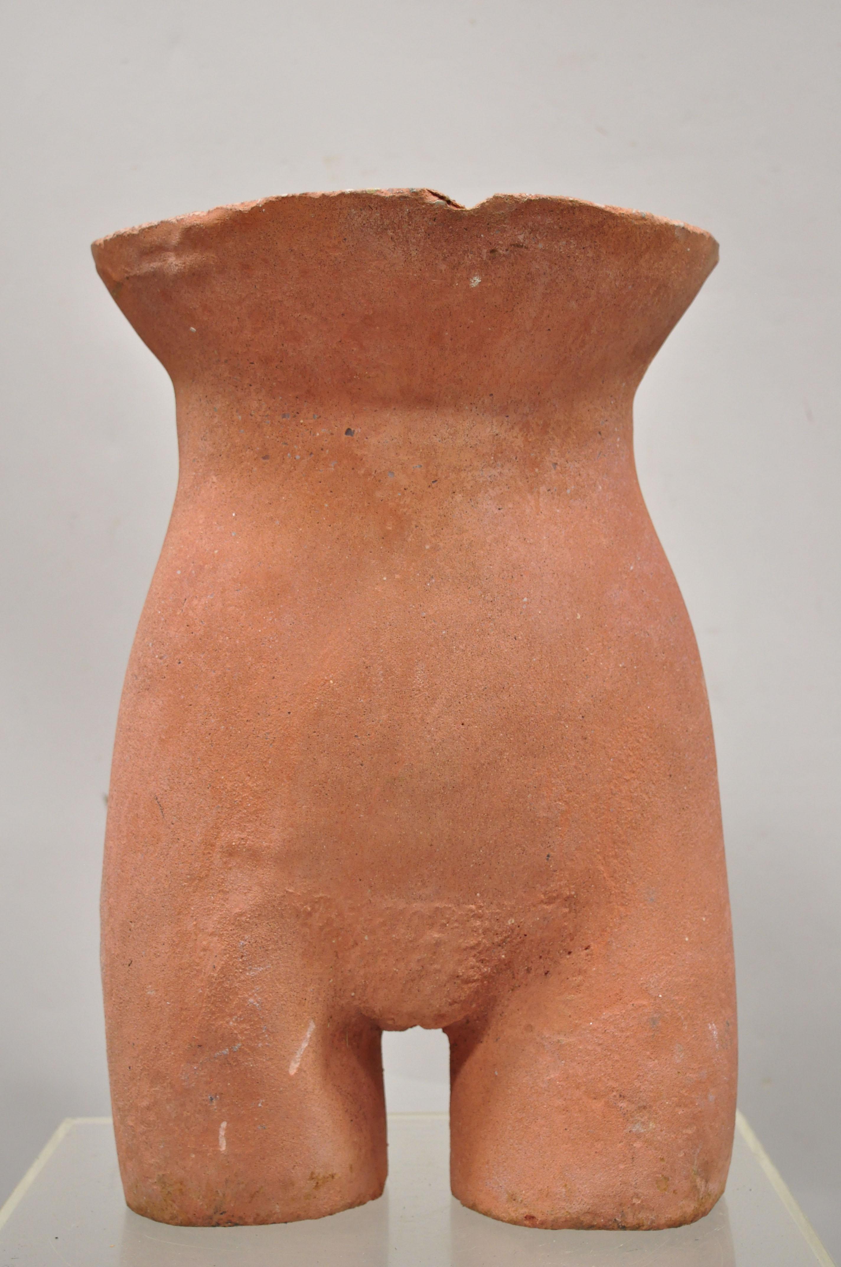Nudefarbene weibliche Torso-Skulptur-Statue-Tisch aus Steinguss in Terrakotta im Angebot 2