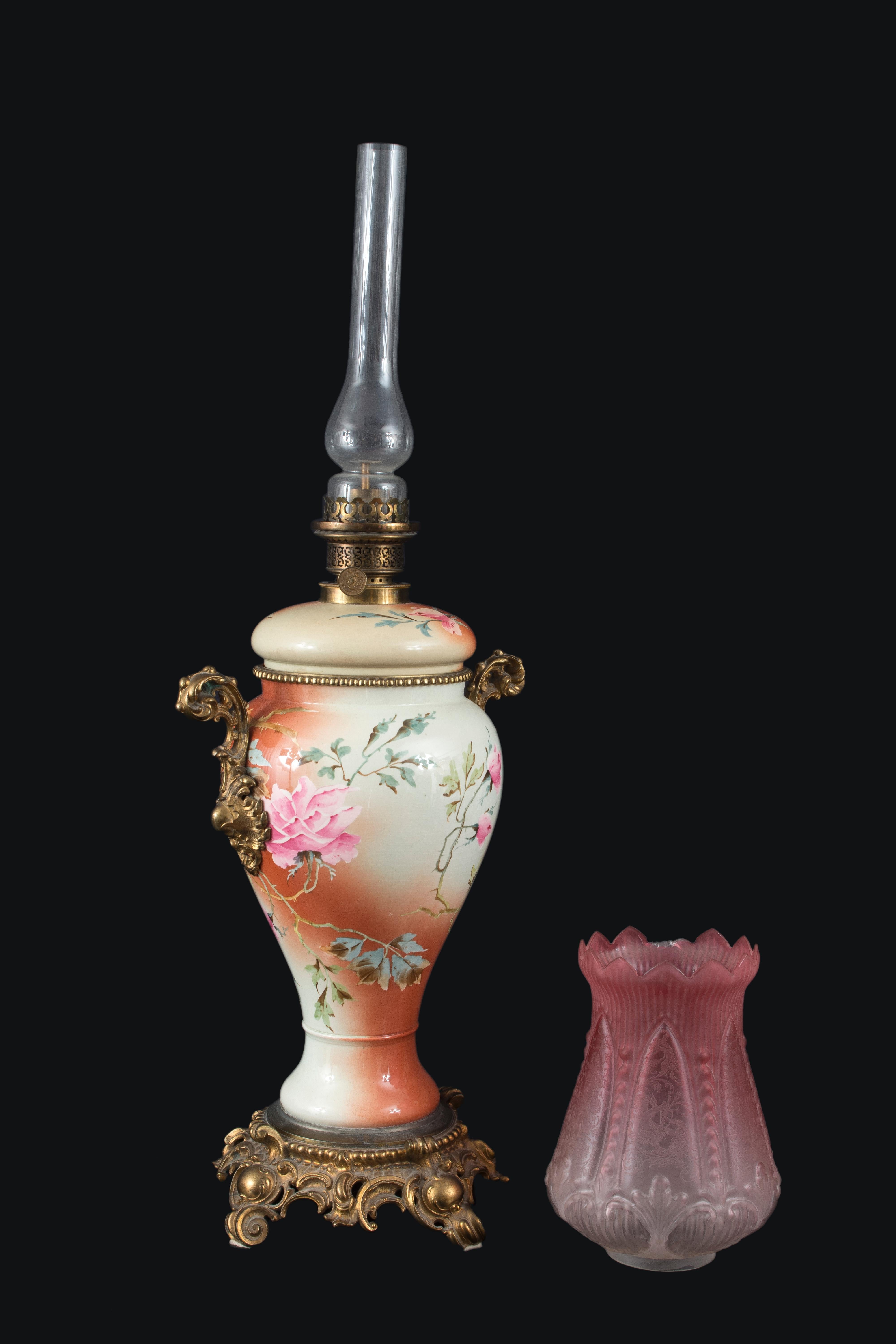 Néoclassique Lampe à gaz en verre:: bronze doré et porcelaine émaillée:: 19ème siècle en vente