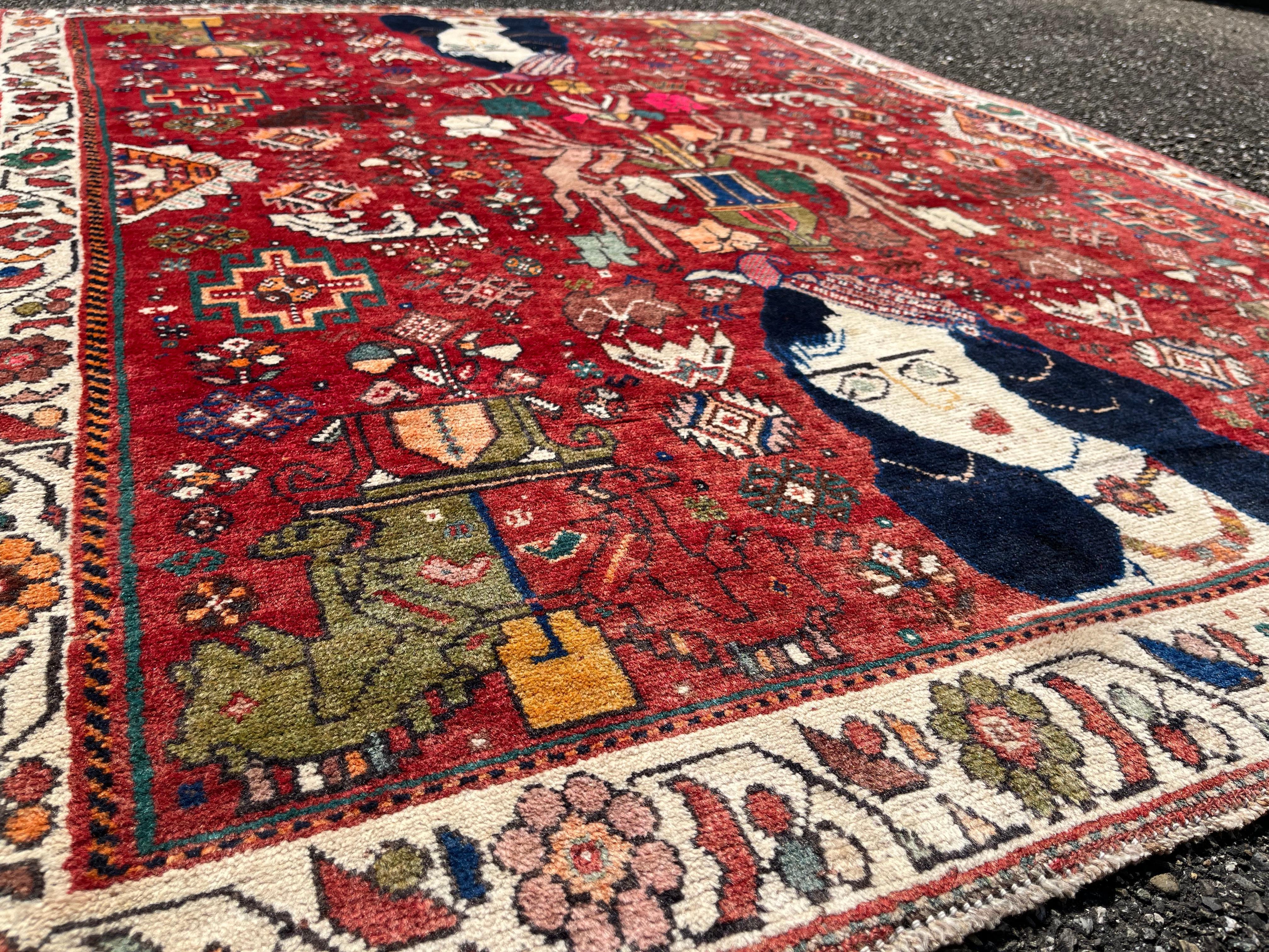 Gashgai Nomad Rug / Figurative Rug circa 1920 In Good Condition For Sale In RÉDING, FR