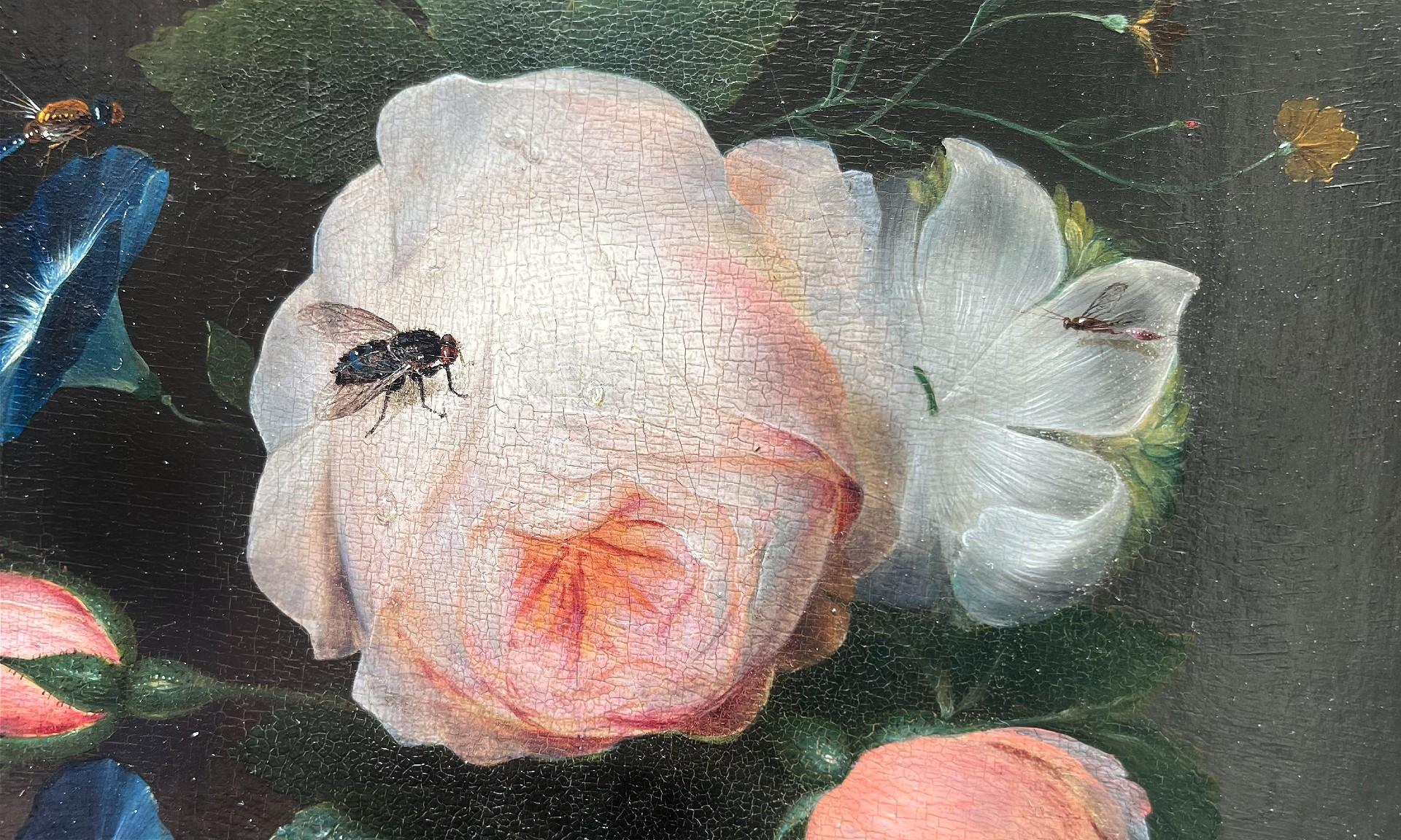 Stillleben mit Rosen in einer Glasvase im Angebot 1